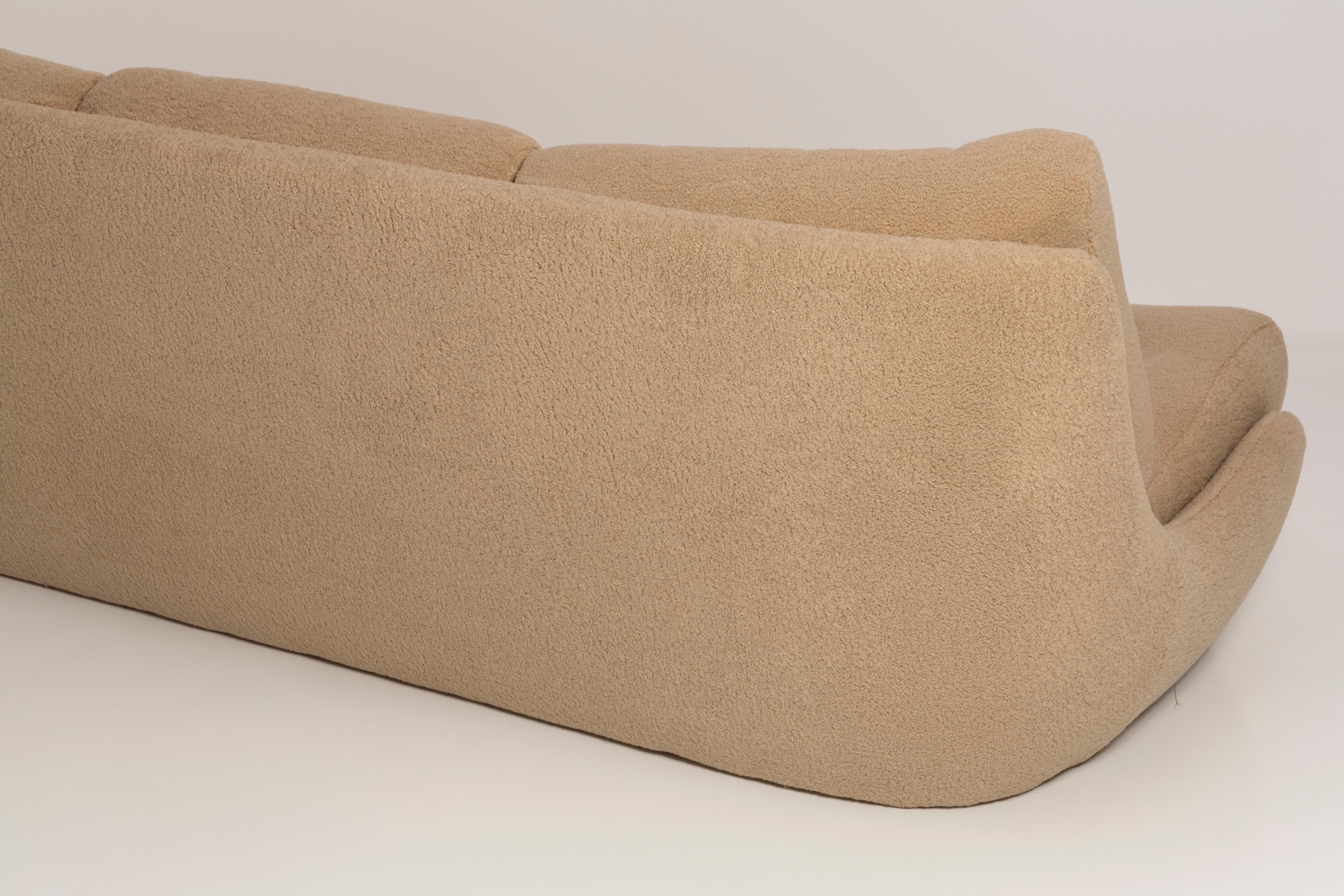 Ensemble de canapés et fauteuils Atlantis en bouclette de camel du 20ème siècle, Europe, années 1960 en vente 1