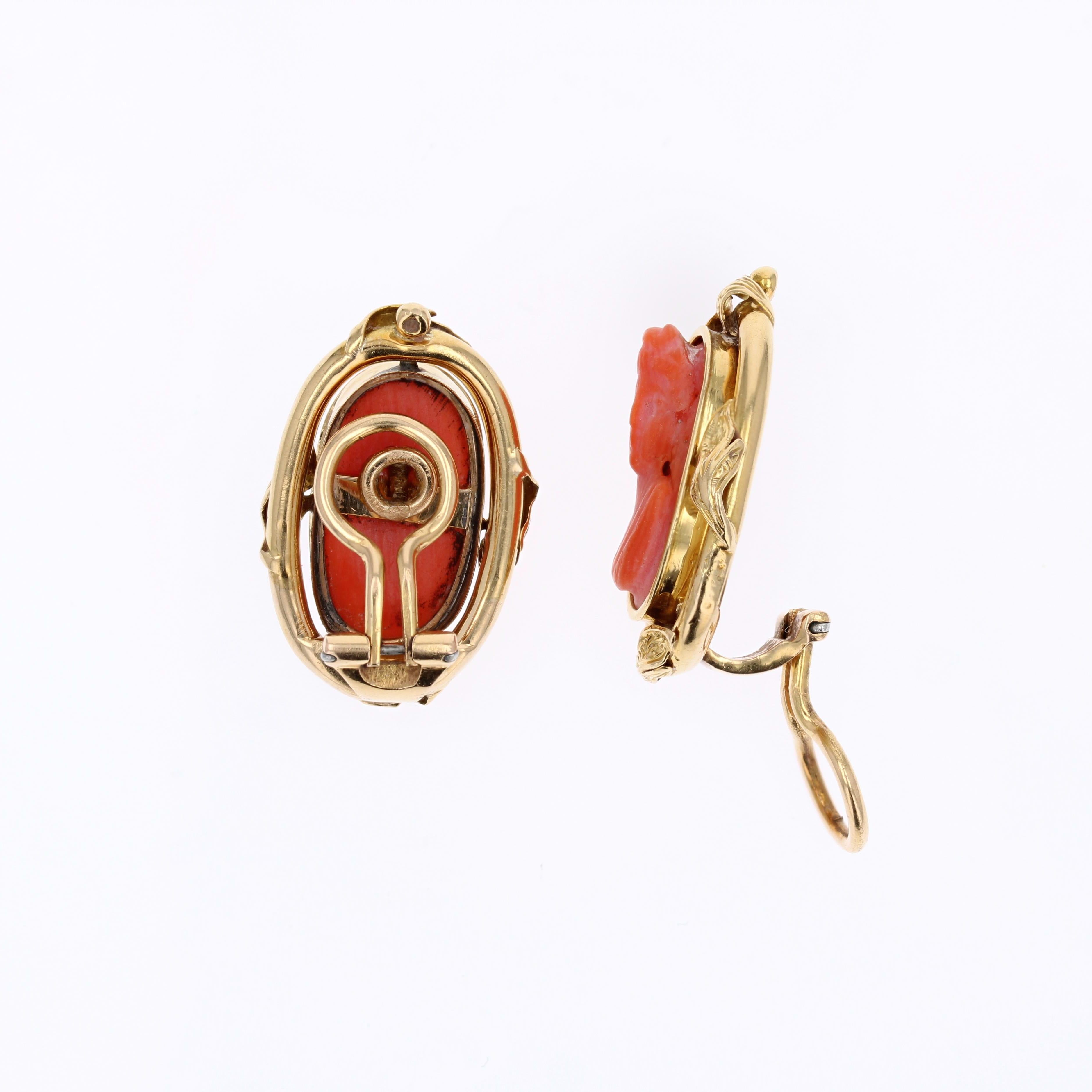 Pendientes de clip de oro amarillo de 18 quilates con coral camafeo del siglo XX en venta 3