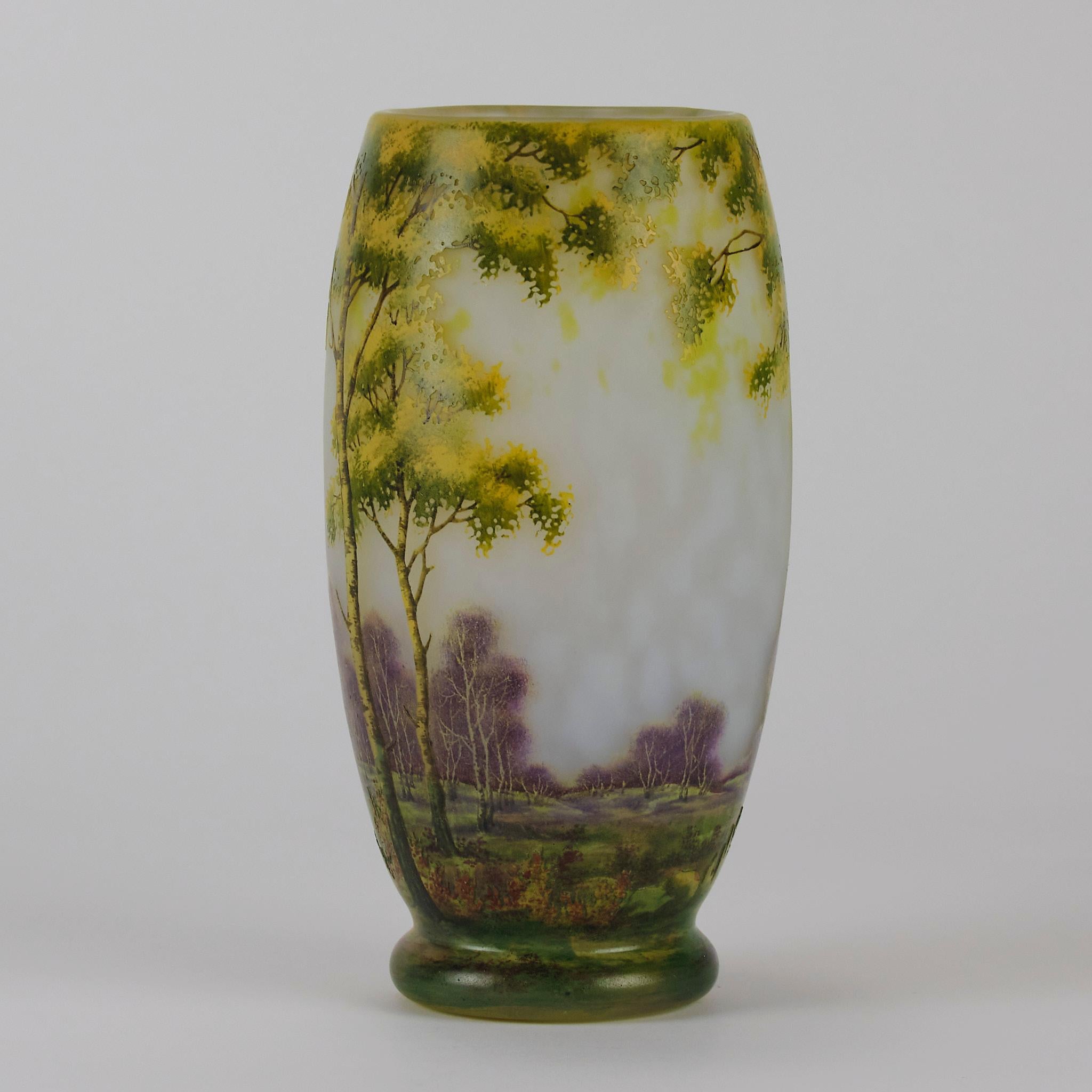 Vase de paysage en verre camée du XXe siècle intitulé « Paysage d'été » par Daum Excellent état - En vente à London, GB