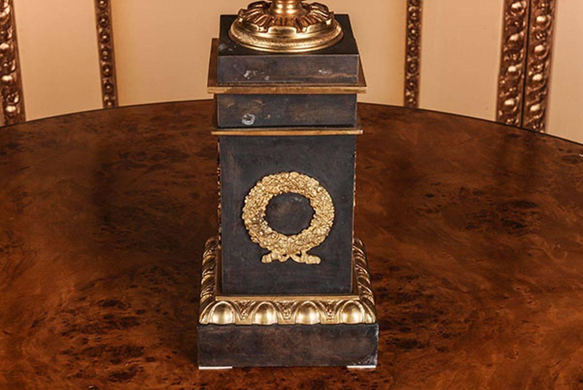 20e siècle Chandelier d'après Pierre-Philippe Thomire en vente 3
