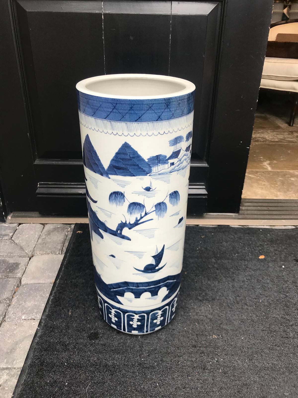 20th Century Canton Style Blue and White Porcelain Umbrella Stand In Good Condition In Atlanta, GA