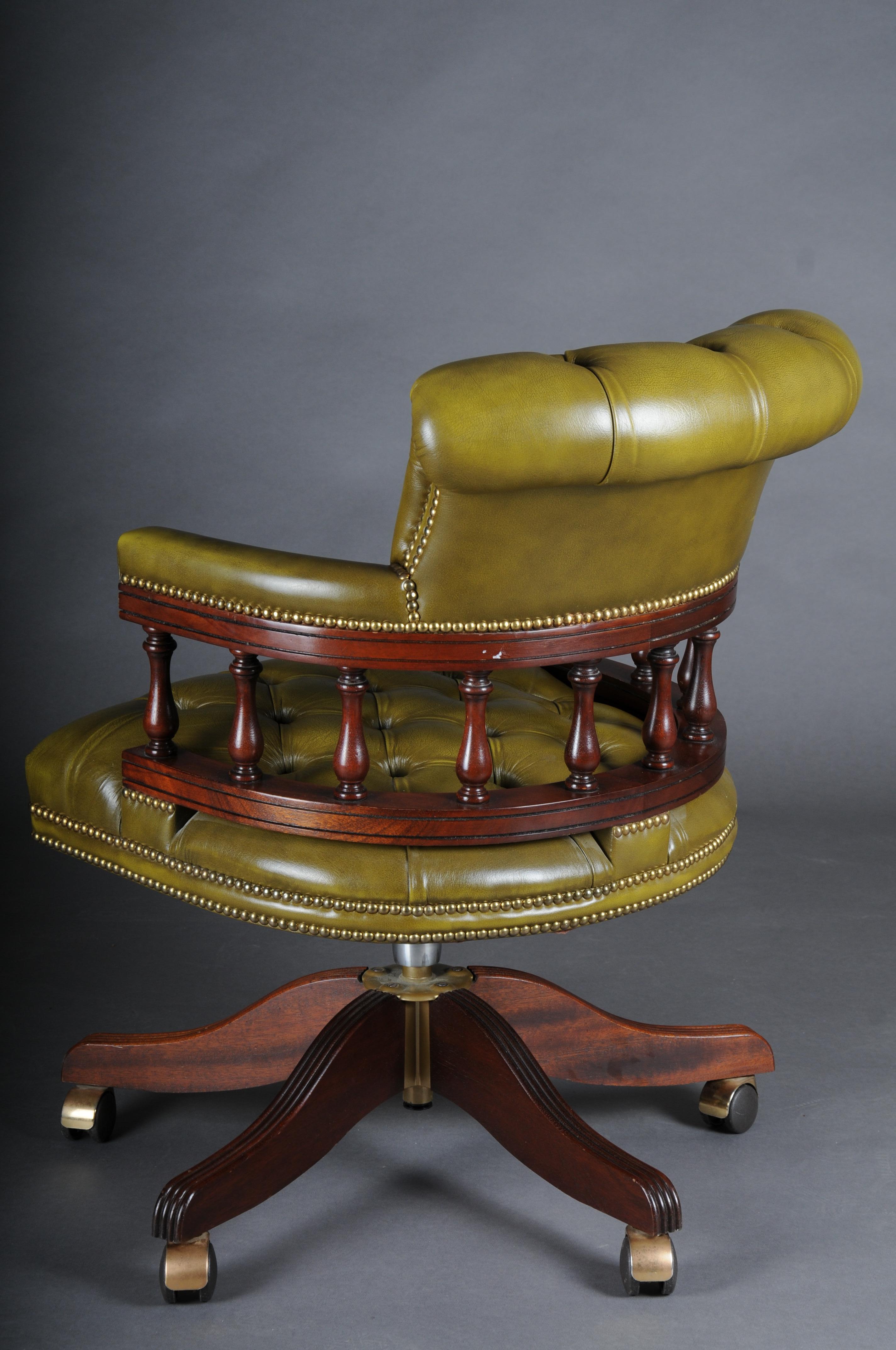 20th Century, Captain chair English Armchair Leather For Sale 7
