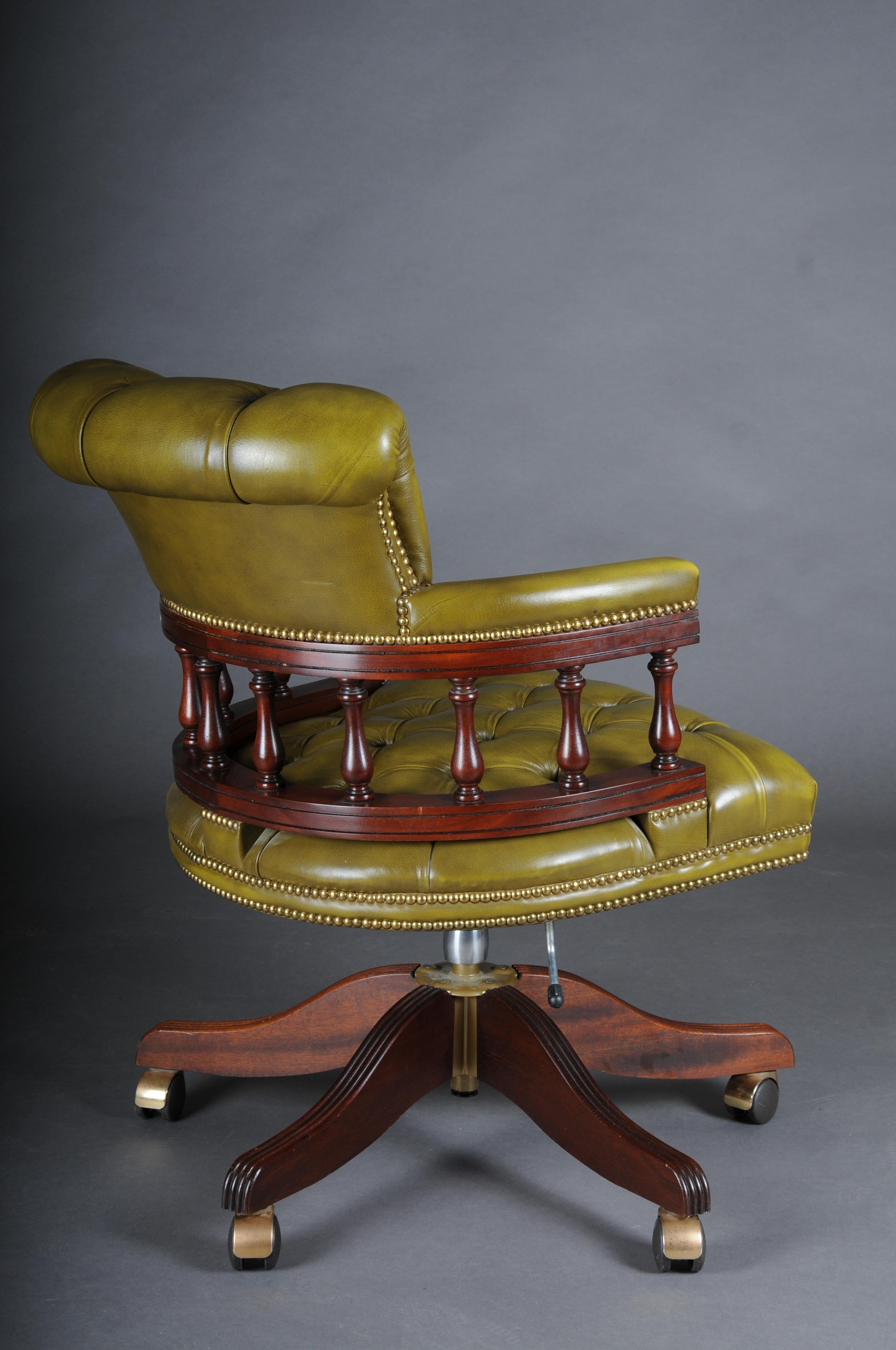 20th Century, Captain chair English Armchair Leather For Sale 8