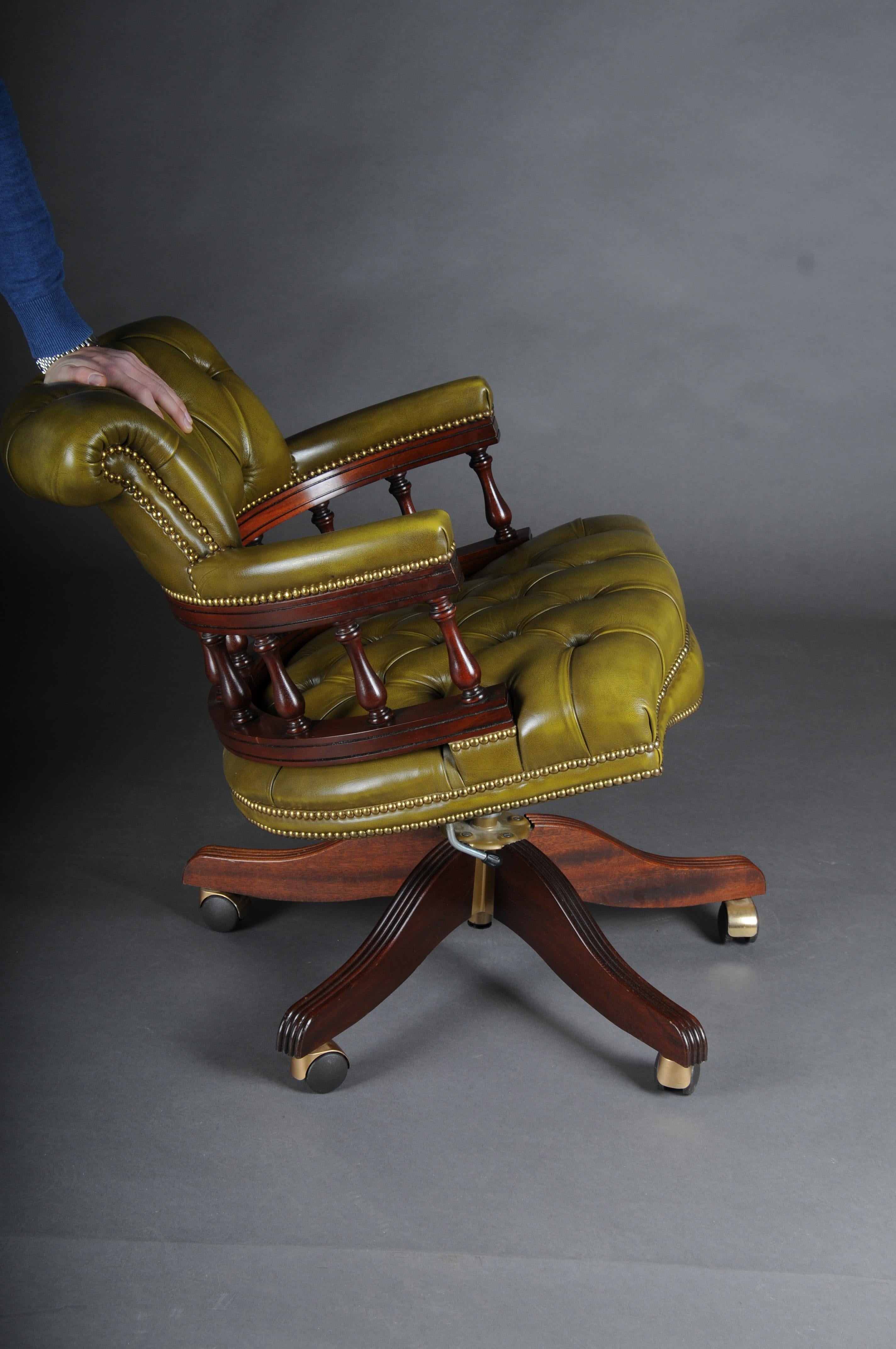 20ème siècle, fauteuil capitaine en cuir anglais en vente 8