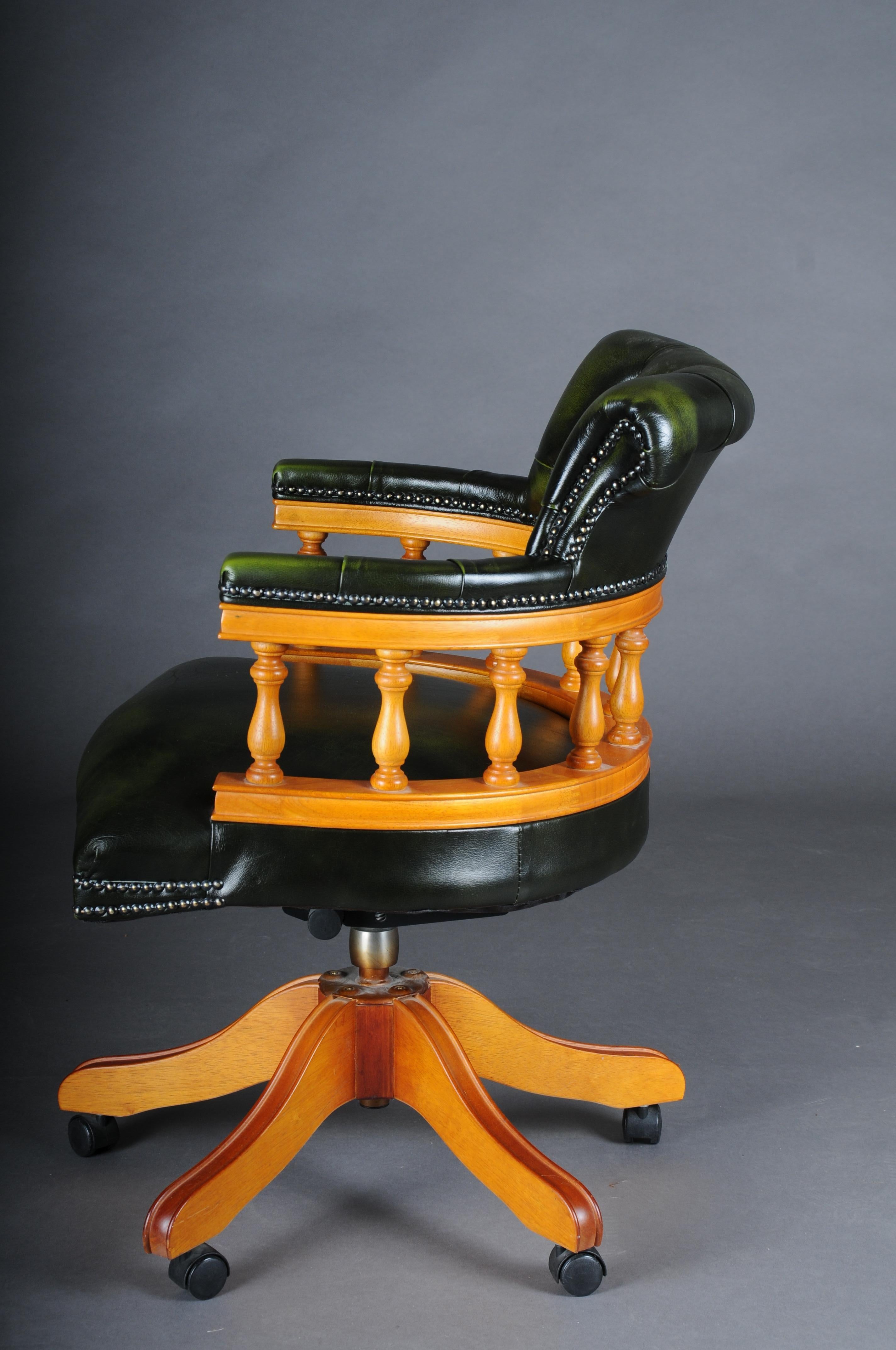 20e siècle, fauteuil capitaine anglais en cuir en vente 8