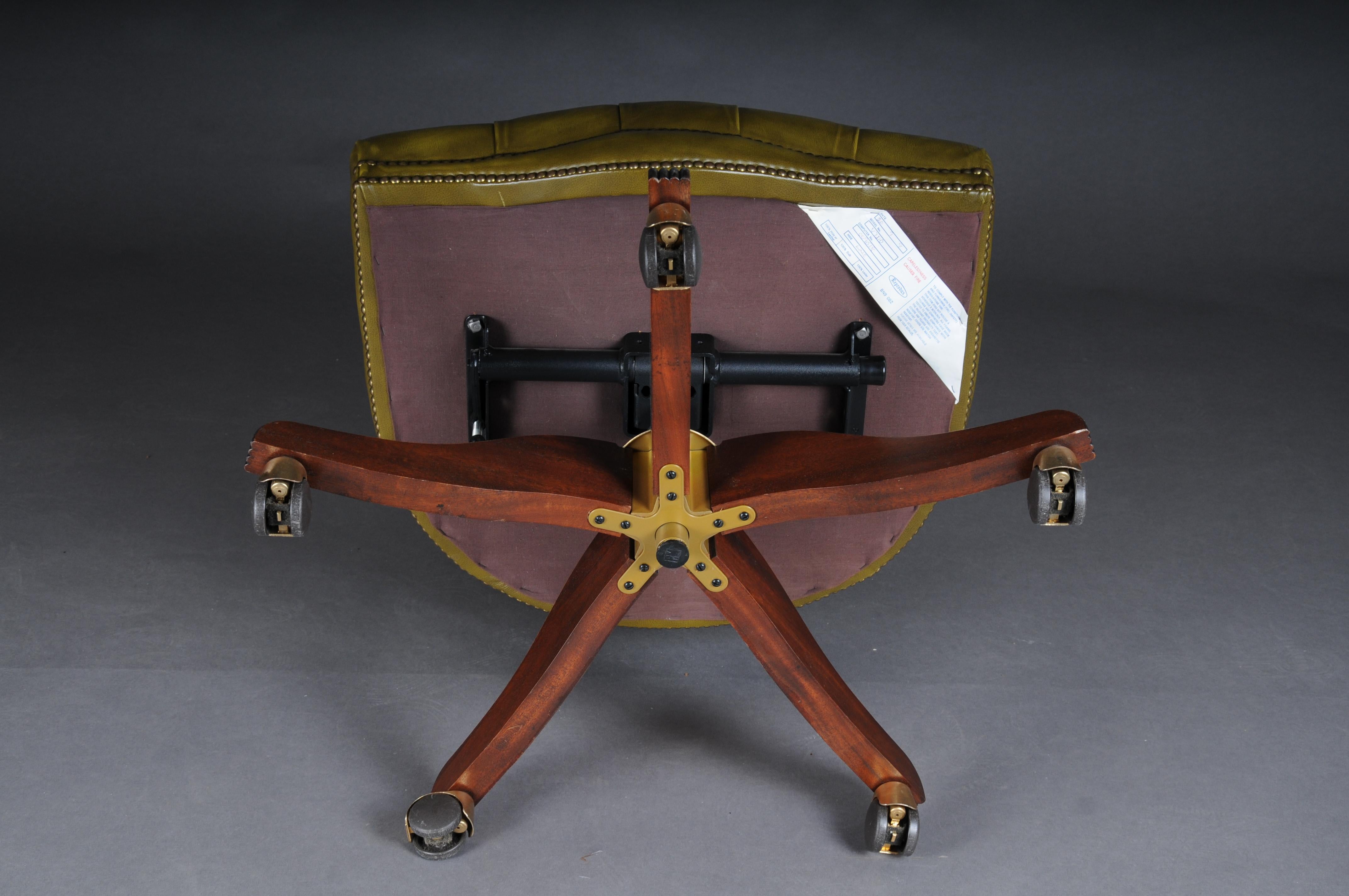 20ème siècle, fauteuil capitaine en cuir anglais en vente 13