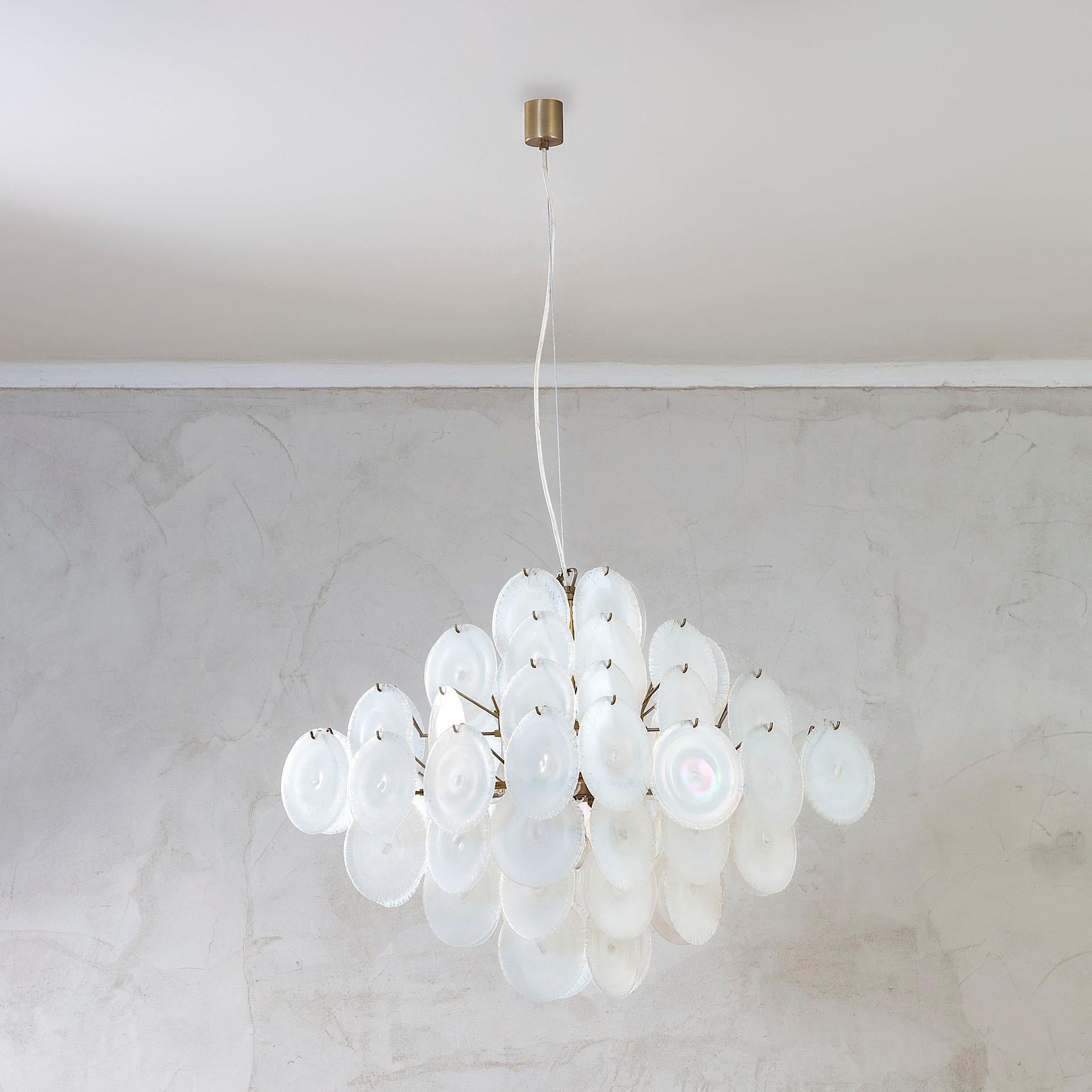 The Italian designer Carlo Nason was born in 1935 in Murano, into a family of expert glassmakers. From an early age, the young Nason was trained in the art of glassblowing, learning both the properties of the material and the craft techniques used