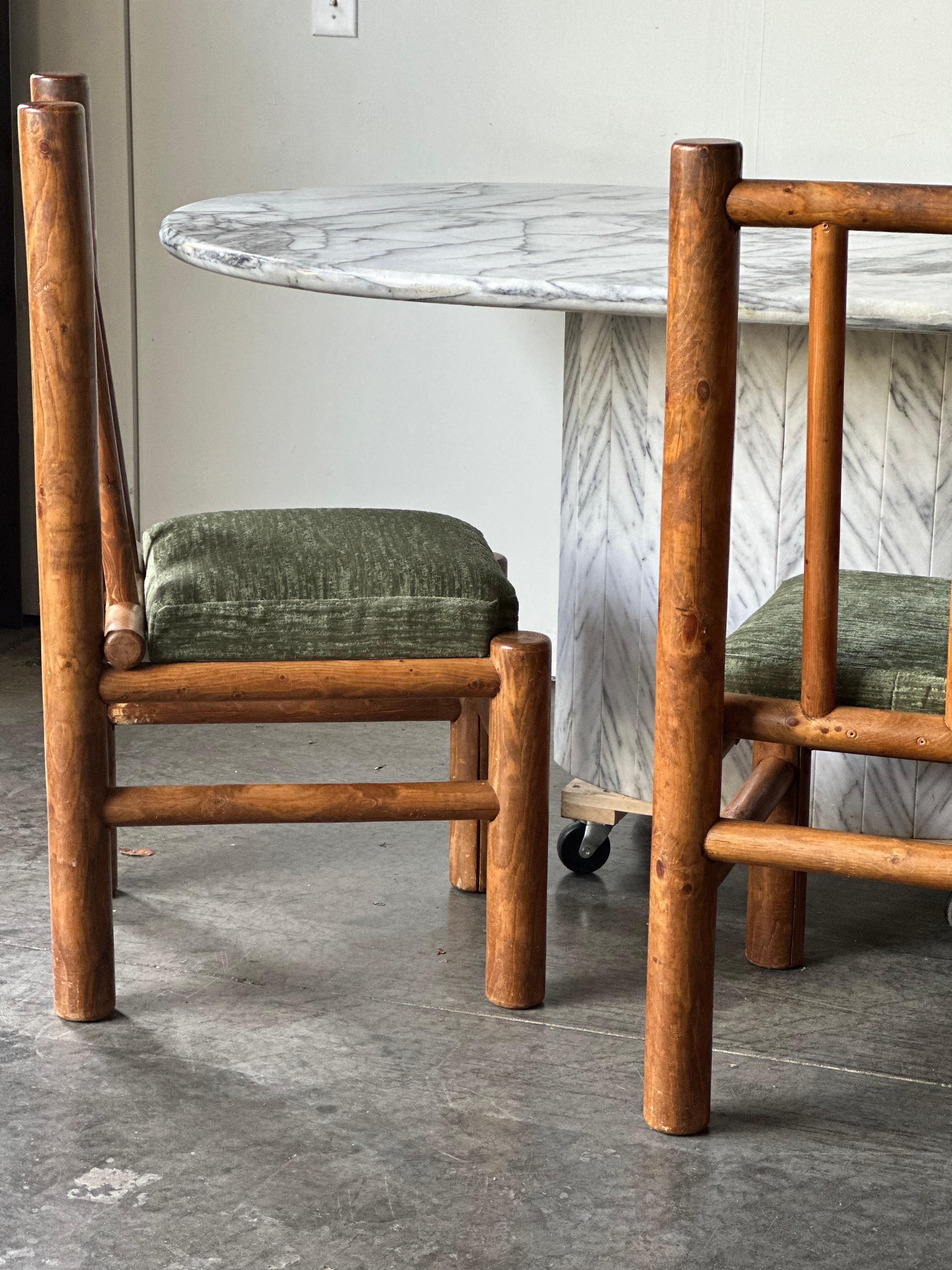 Italian carrara Marble oval/oblong dining table with a fluted base. Top detaches from base for easy transport. Gray and white marbling all over. Minimal, barely noticeable stain on base near floor as shown in photos. No cracks nor breaks or repairs.