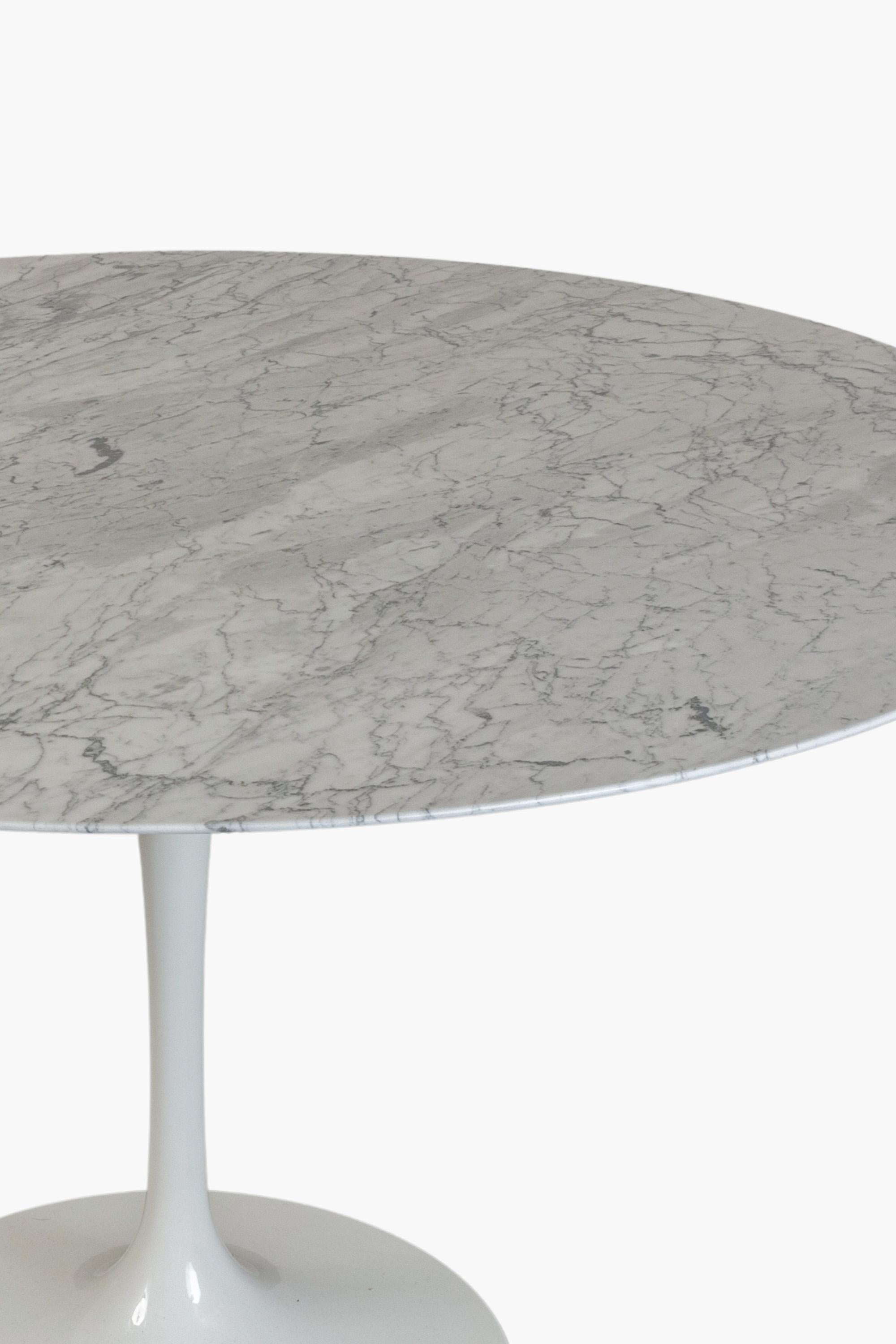 20th Century Carrara Marble Tulip Table by Eero Sarinen In Good Condition For Sale In London, GB