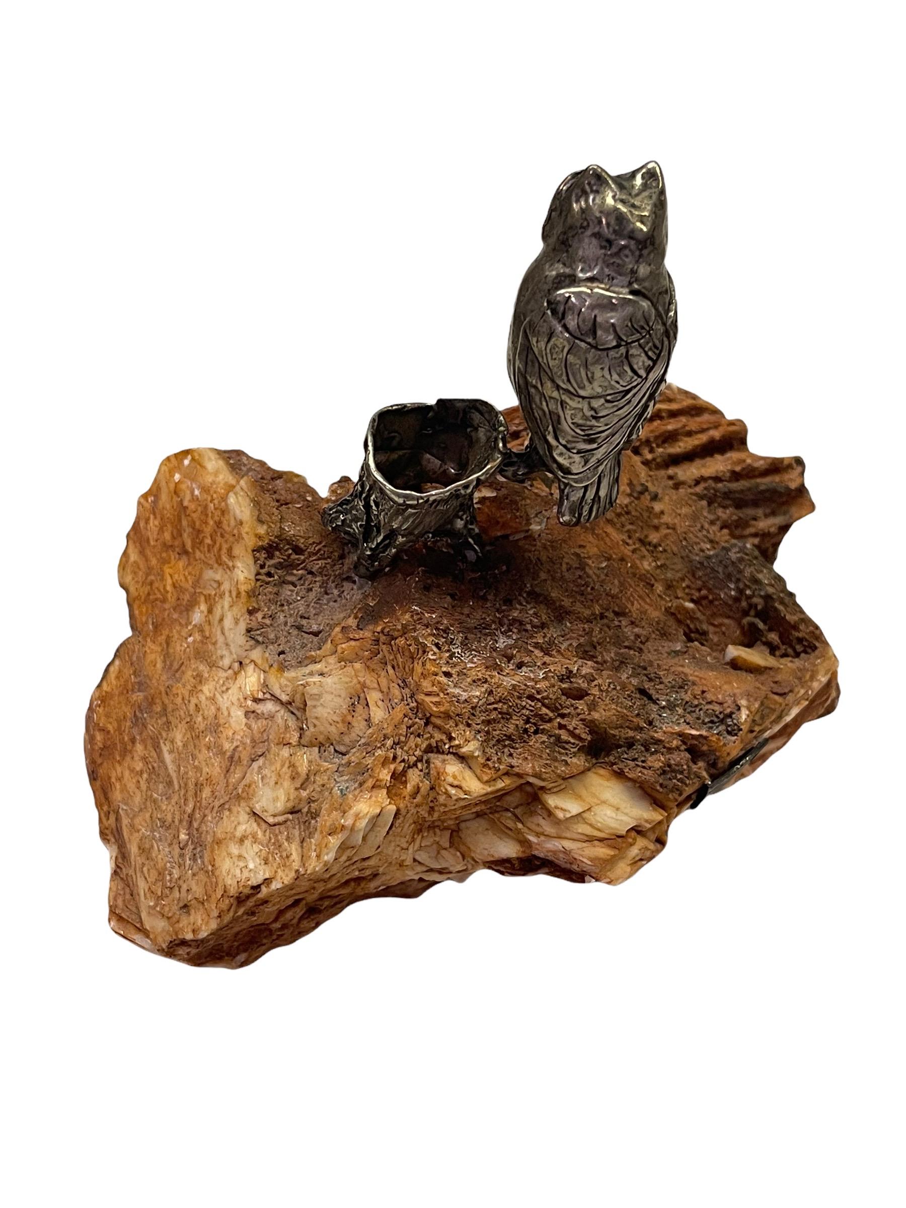 Figurine de hibou en argent sterling Cartier du 20e siècle perché sur un tronc. 1