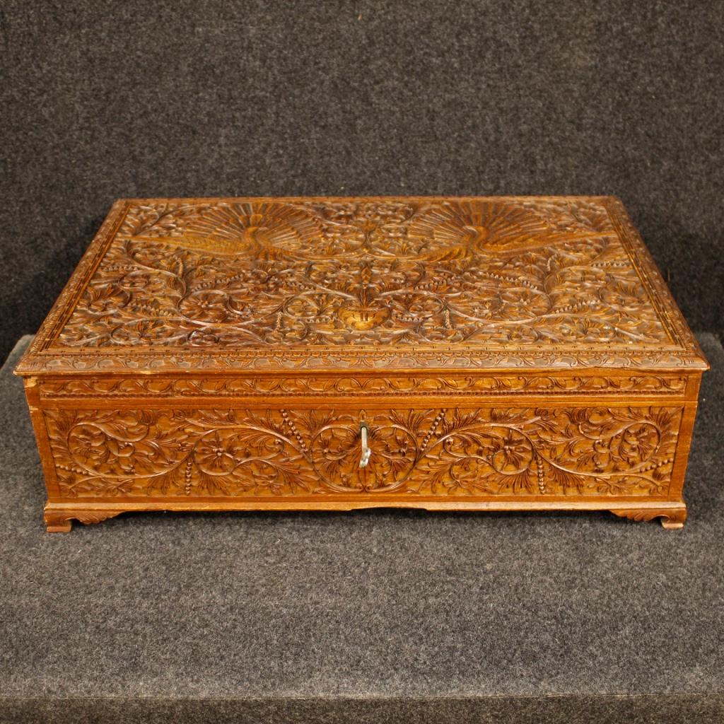 20th Century Carved and Chiselled Oriental Wood Indian Box, 1960 In Good Condition In Vicoforte, Piedmont