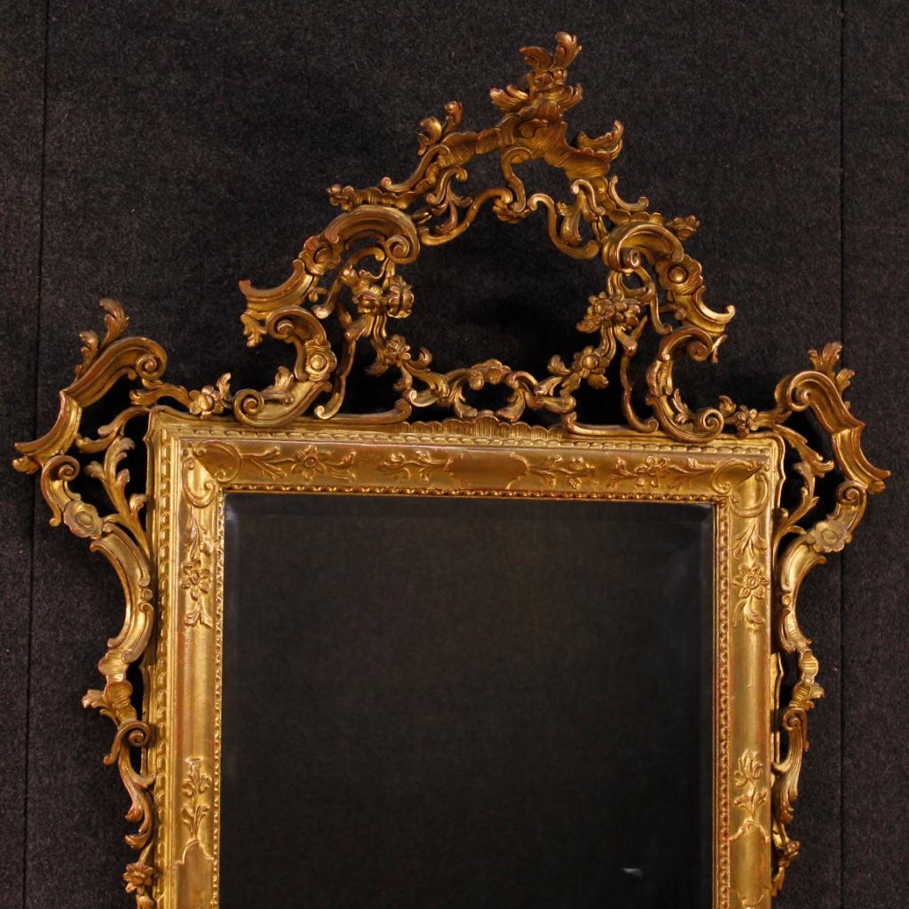 Venetian mirror from the mid-20th century. Furniture in richly carved and gilded wood of excellent quality. Mirror of great size and impact, ideal to combine with a bureau or dresser, but can also be placed as a decorative element. Object of