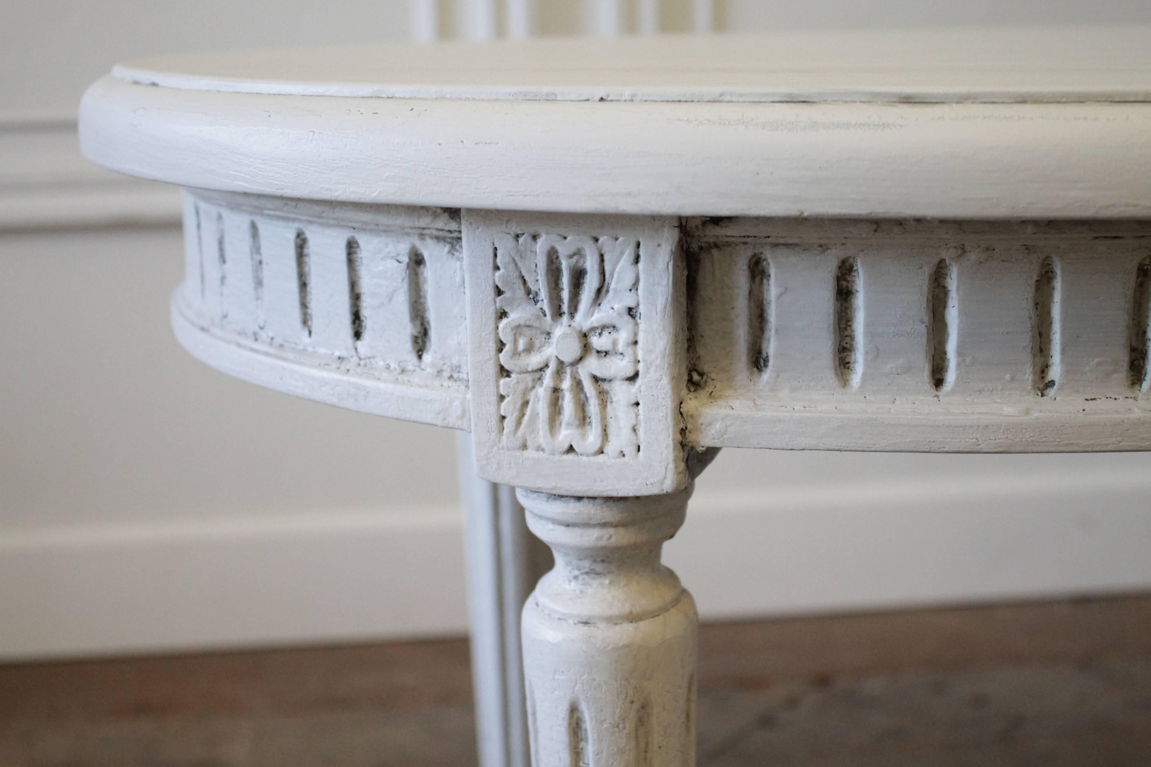 20th Century Carved and Painted Louis XVI Style Oval Side Table In Good Condition In Brea, CA