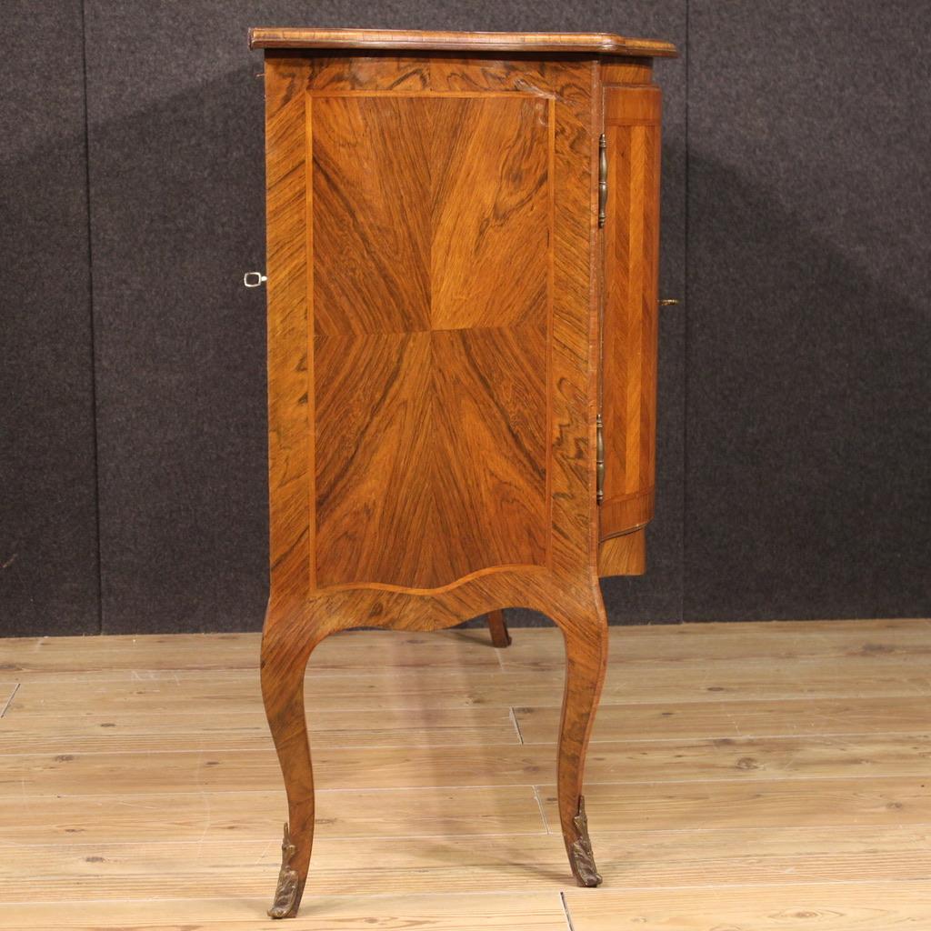 20e siècle Buffet italien ancien en bois sculpté et plaqué, 1960 en vente 4