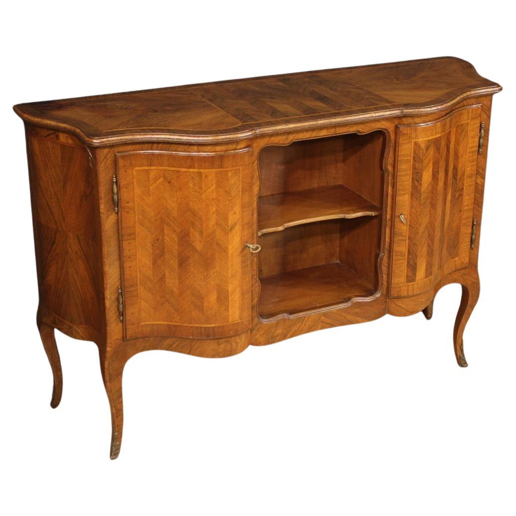 siglo XX Aparador italiano antiguo tallado y chapado en madera, 1960