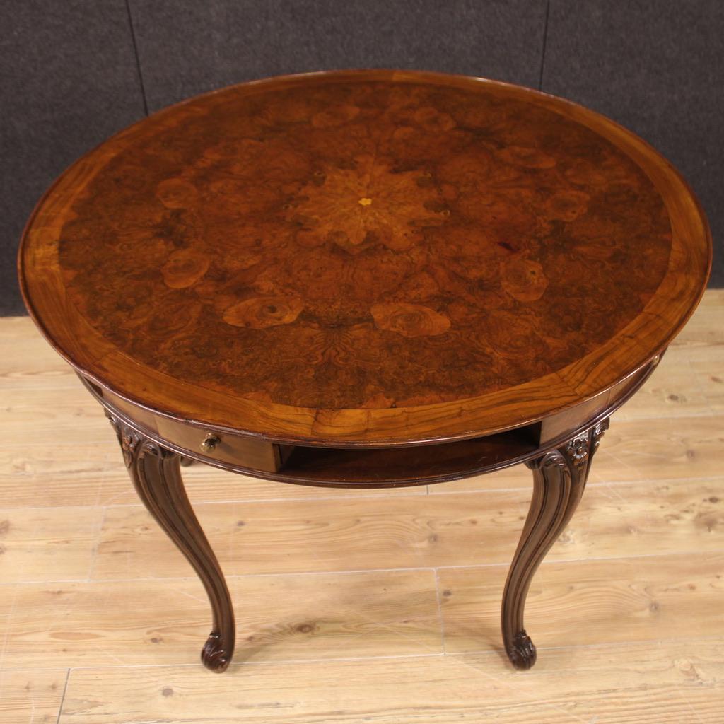 20th Century Carved and Veneered Wood Italian Round Game Table, 1950s In Good Condition For Sale In Vicoforte, Piedmont