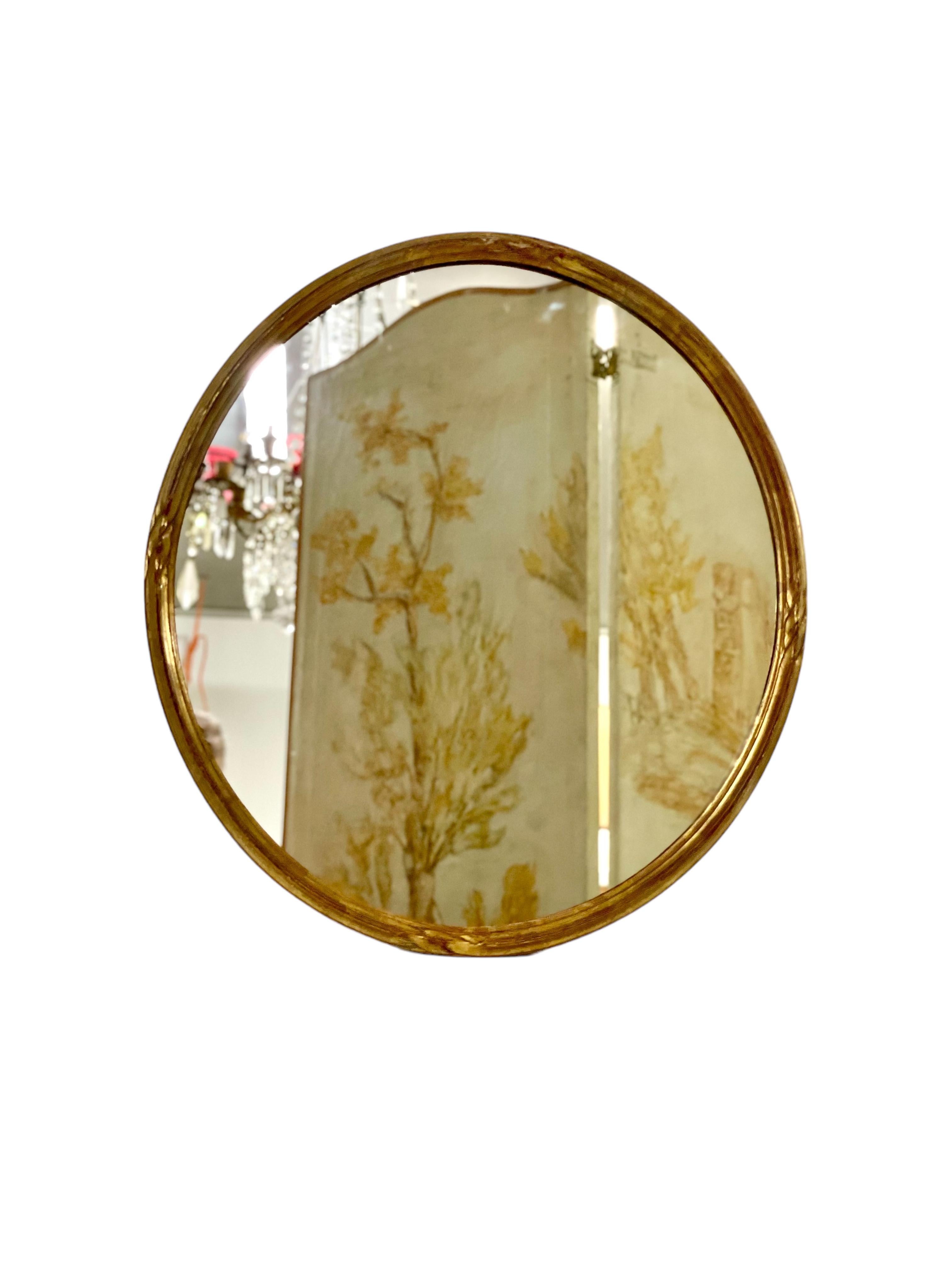 20th Century Carved Giltwood Oval Wall Mirror For Sale 1