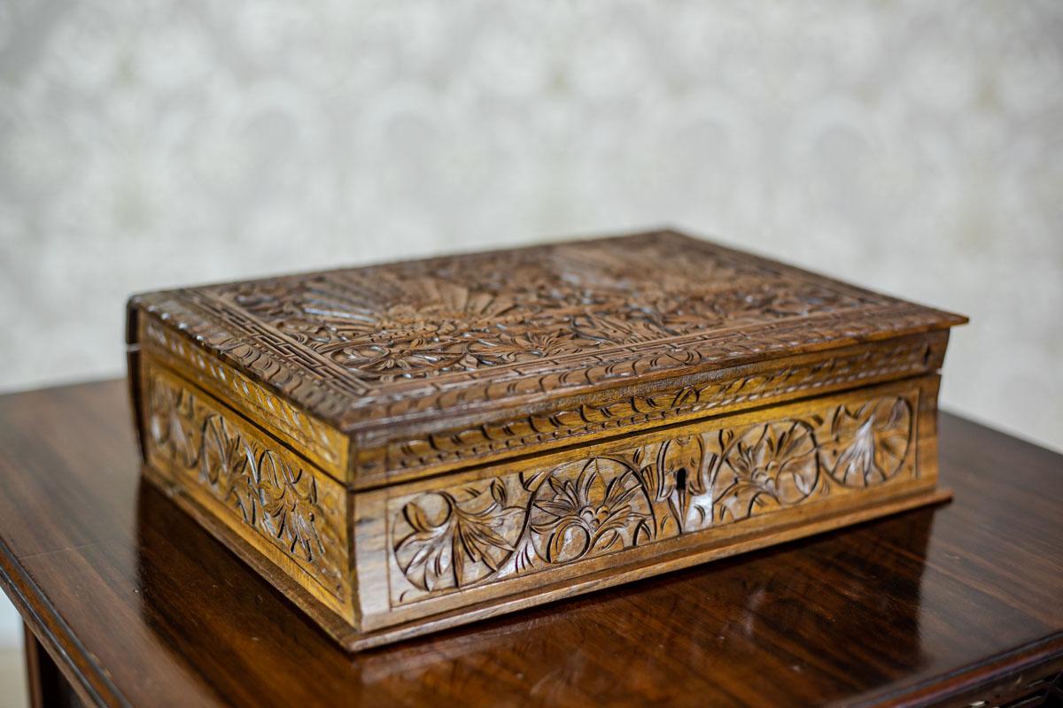 20th Century Carved Indonesian Coffret In Good Condition For Sale In Opole, PL