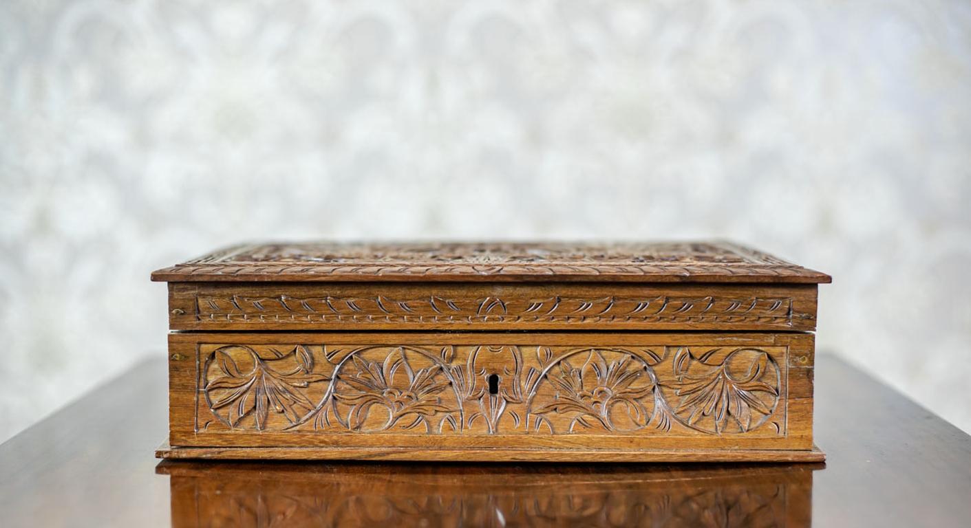 Wood 20th Century Carved Indonesian Coffret For Sale