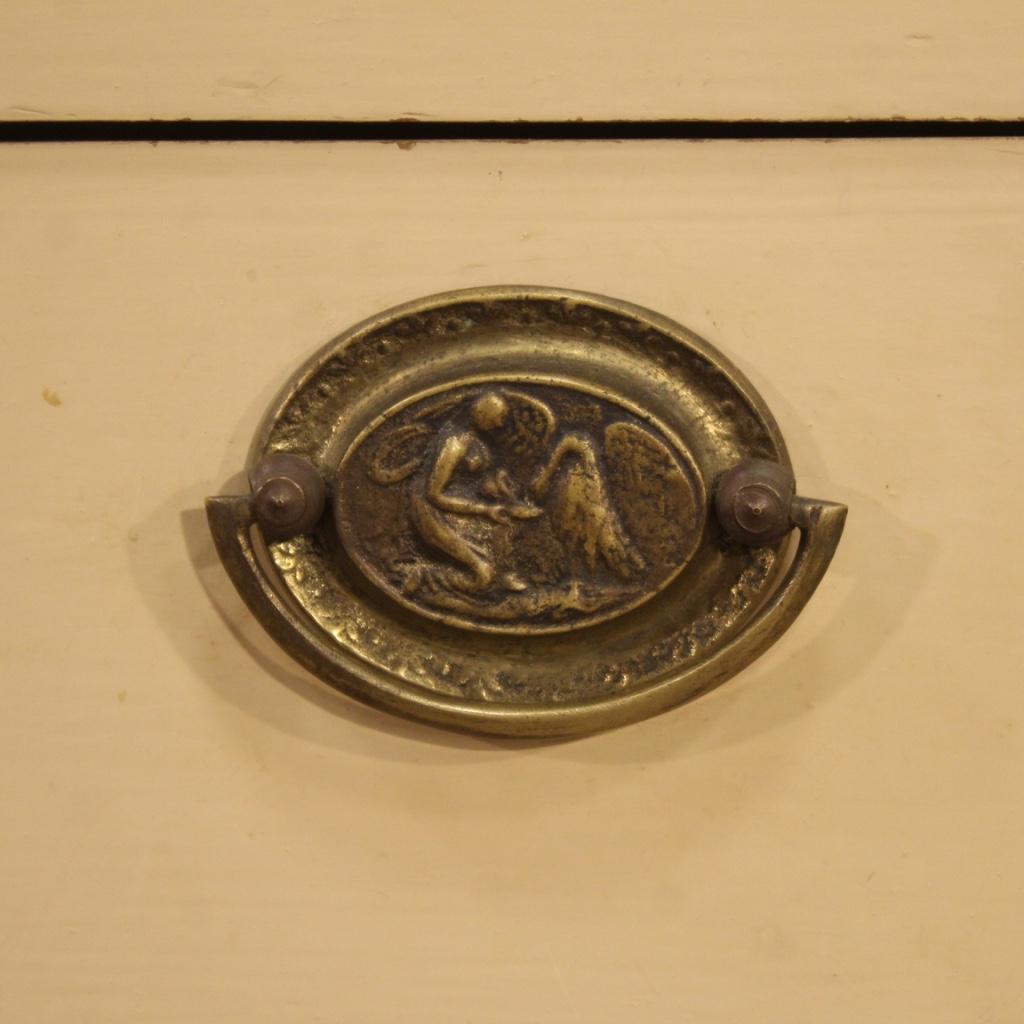 Escritorio italiano de madera tallada, lacada y dorada, S. XX, 1930 en Bueno estado para la venta en Vicoforte, Piedmont