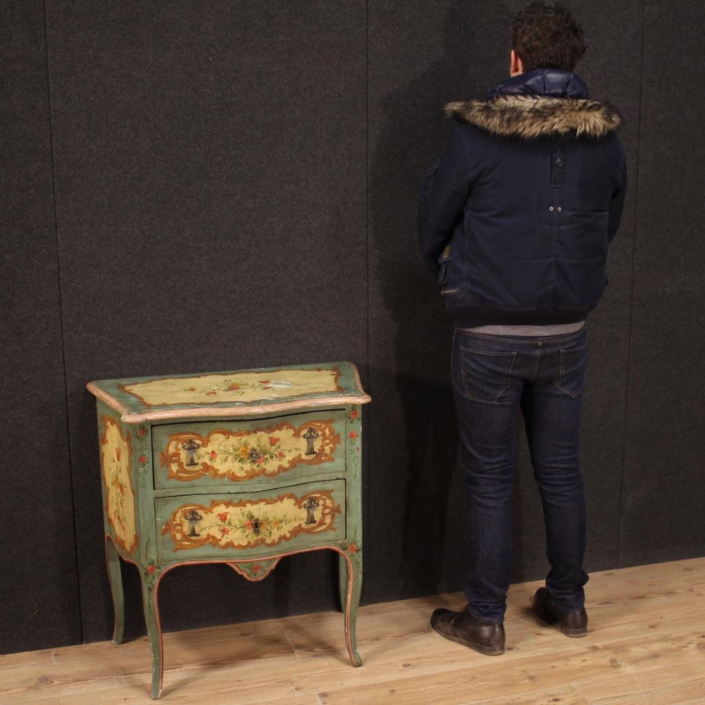 Small Venetian commode from the mid-20th century. Furniture in carved, lacquered and hand painted wood with very pleasant floral decorations. Commode equipped with two front drawers of good capacity and wooden top in character also lacquered and