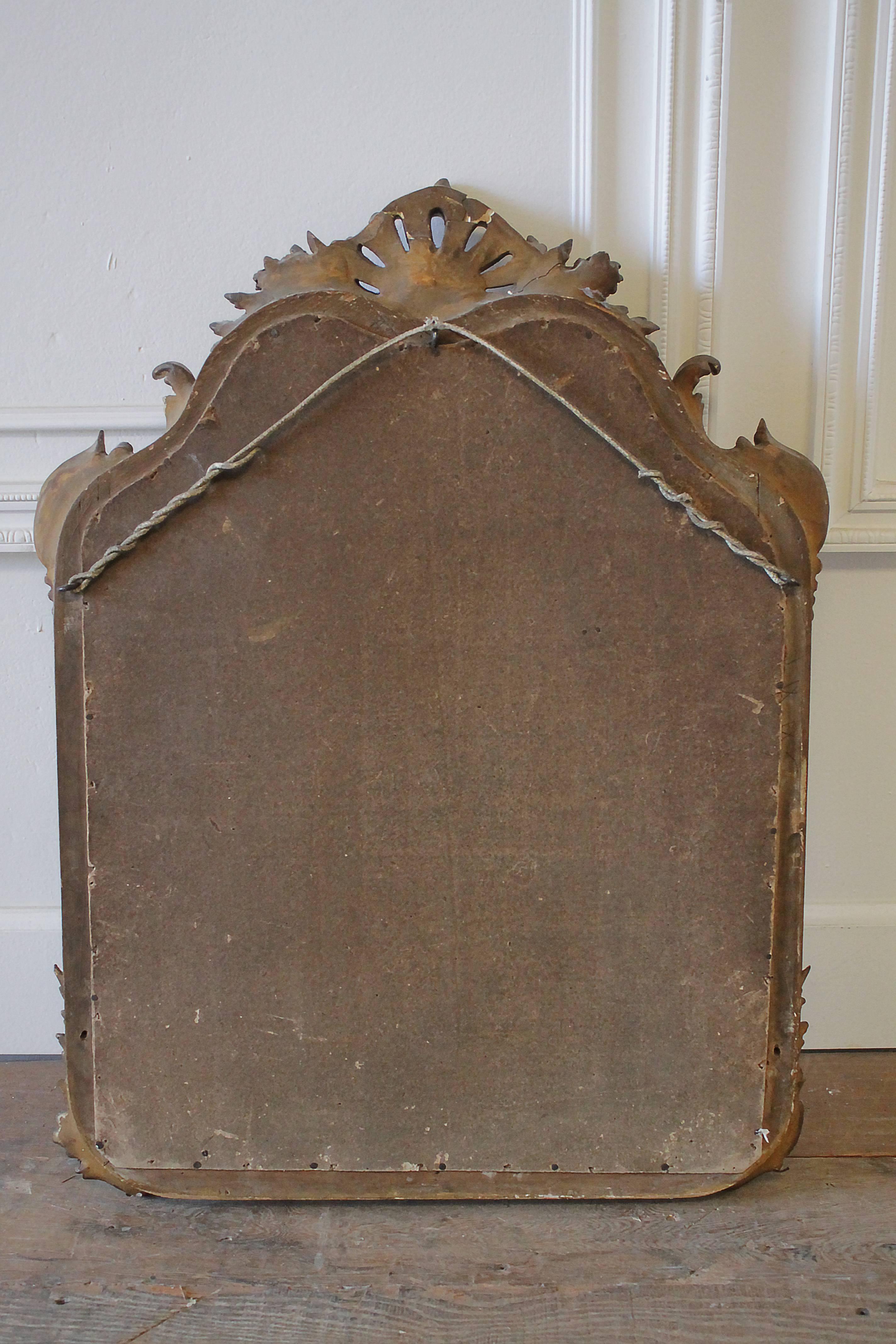 Geschnitzter Spiegel aus vergoldetem Holz im Louis XV.-Stil des 20. Jahrhunderts im Angebot 5
