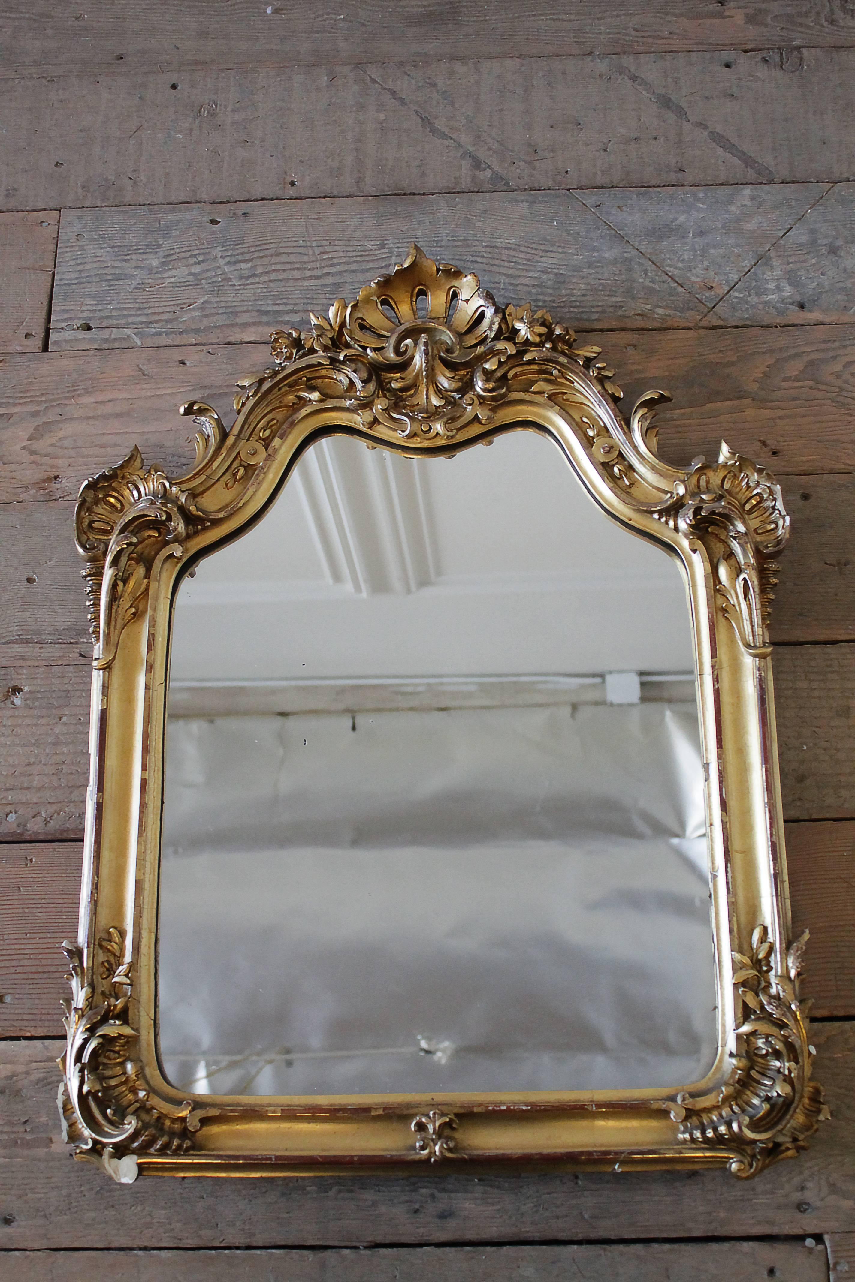 20th century carved Louis XV style giltwood mirror.
Measures: 22.5