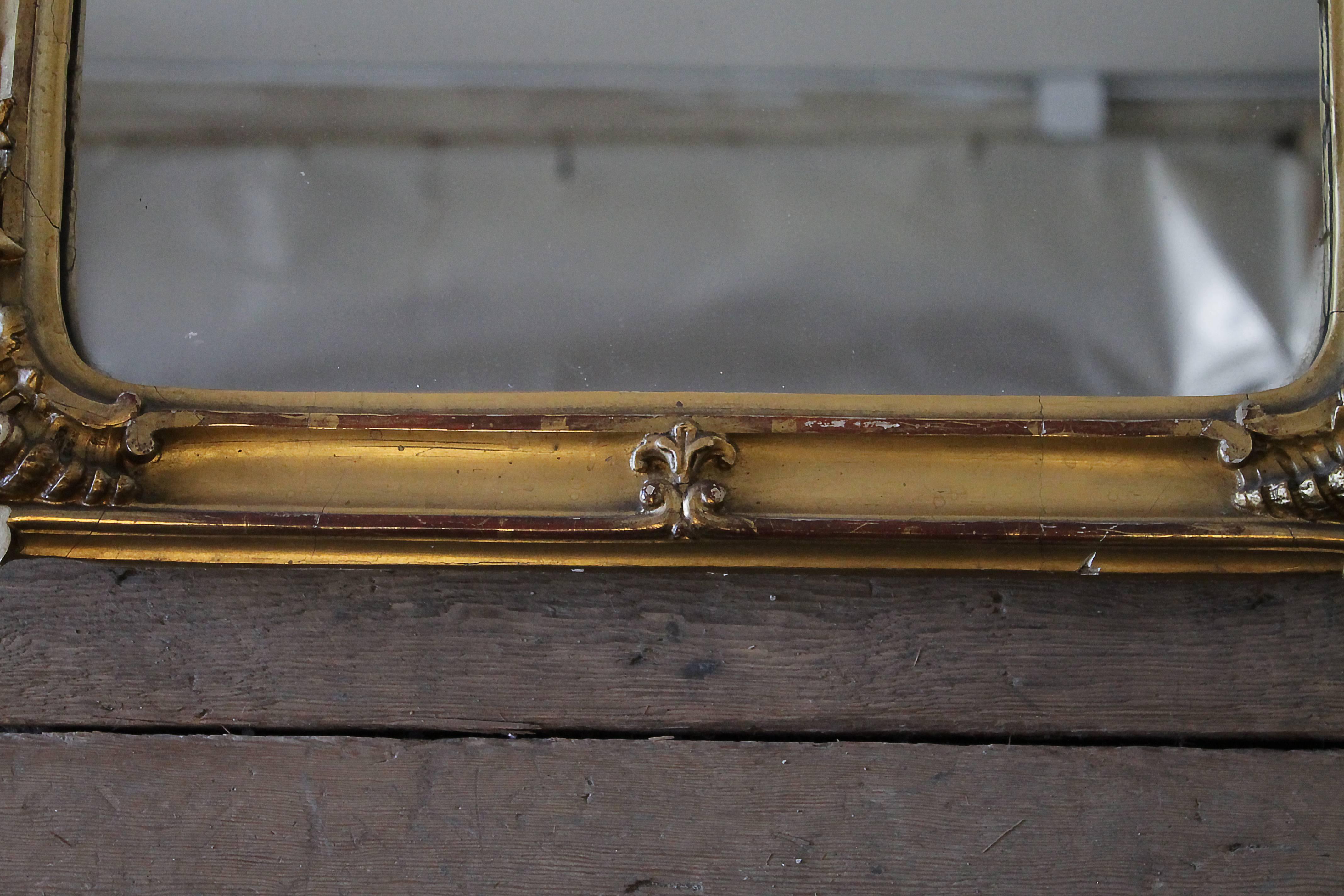 Geschnitzter Spiegel aus vergoldetem Holz im Louis XV.-Stil des 20. Jahrhunderts im Angebot 1