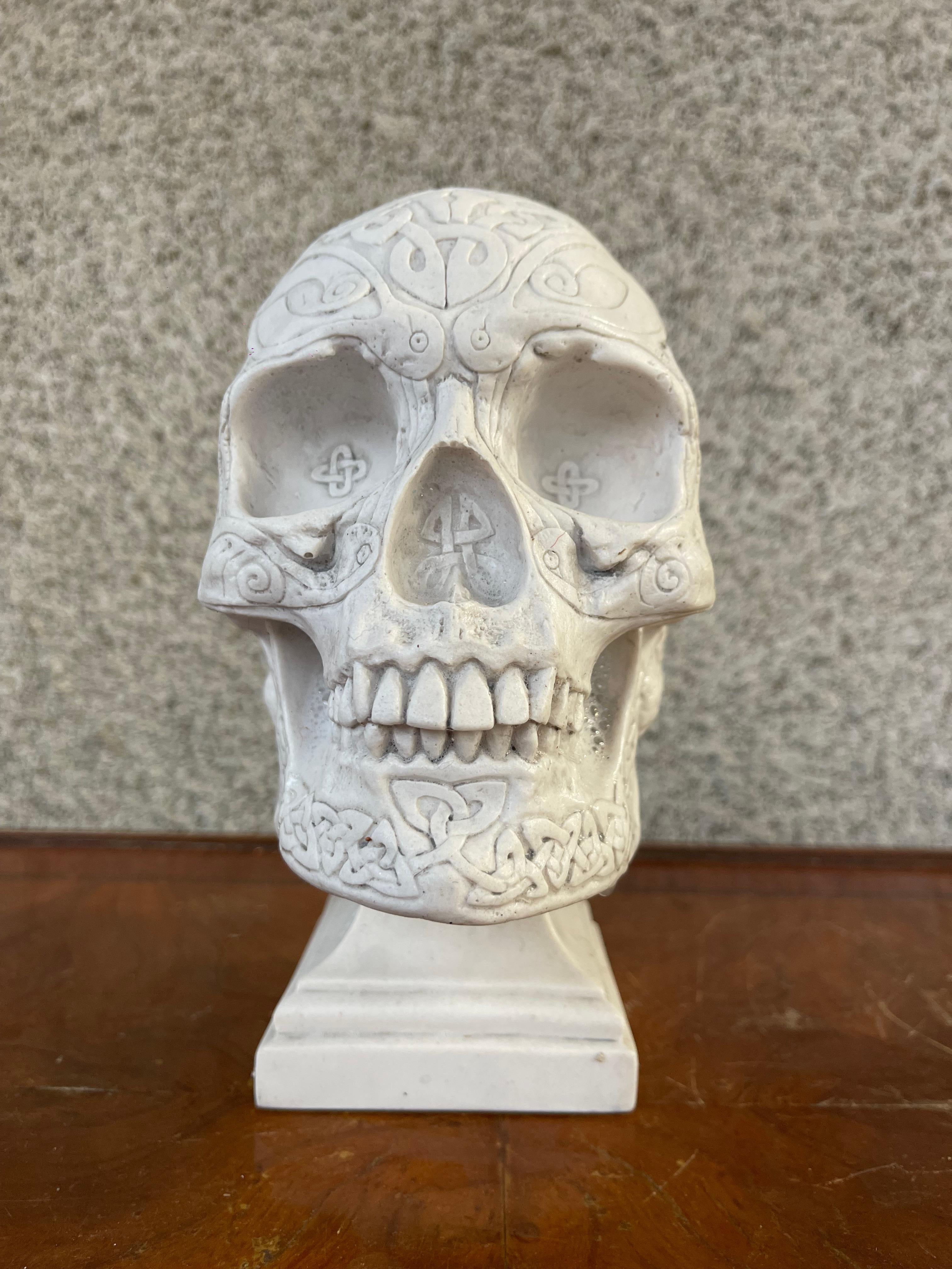 Asian 20th Century Carved Marble desk decorative Skull mounted on Plinth For Sale