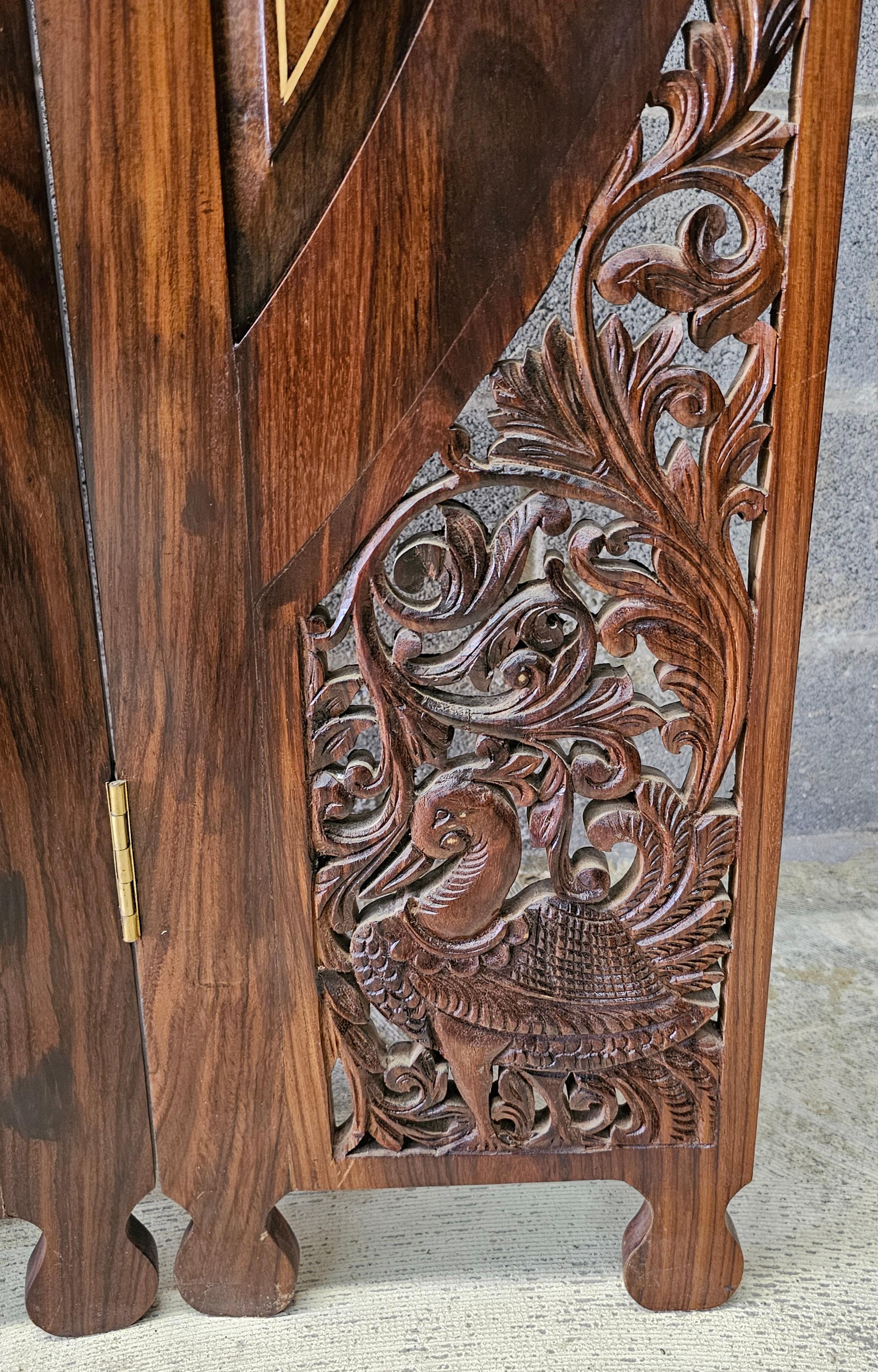 Paravent palatial à quatre panneaux sculpté en marqueterie de bois multiples du 20e siècle en vente 4