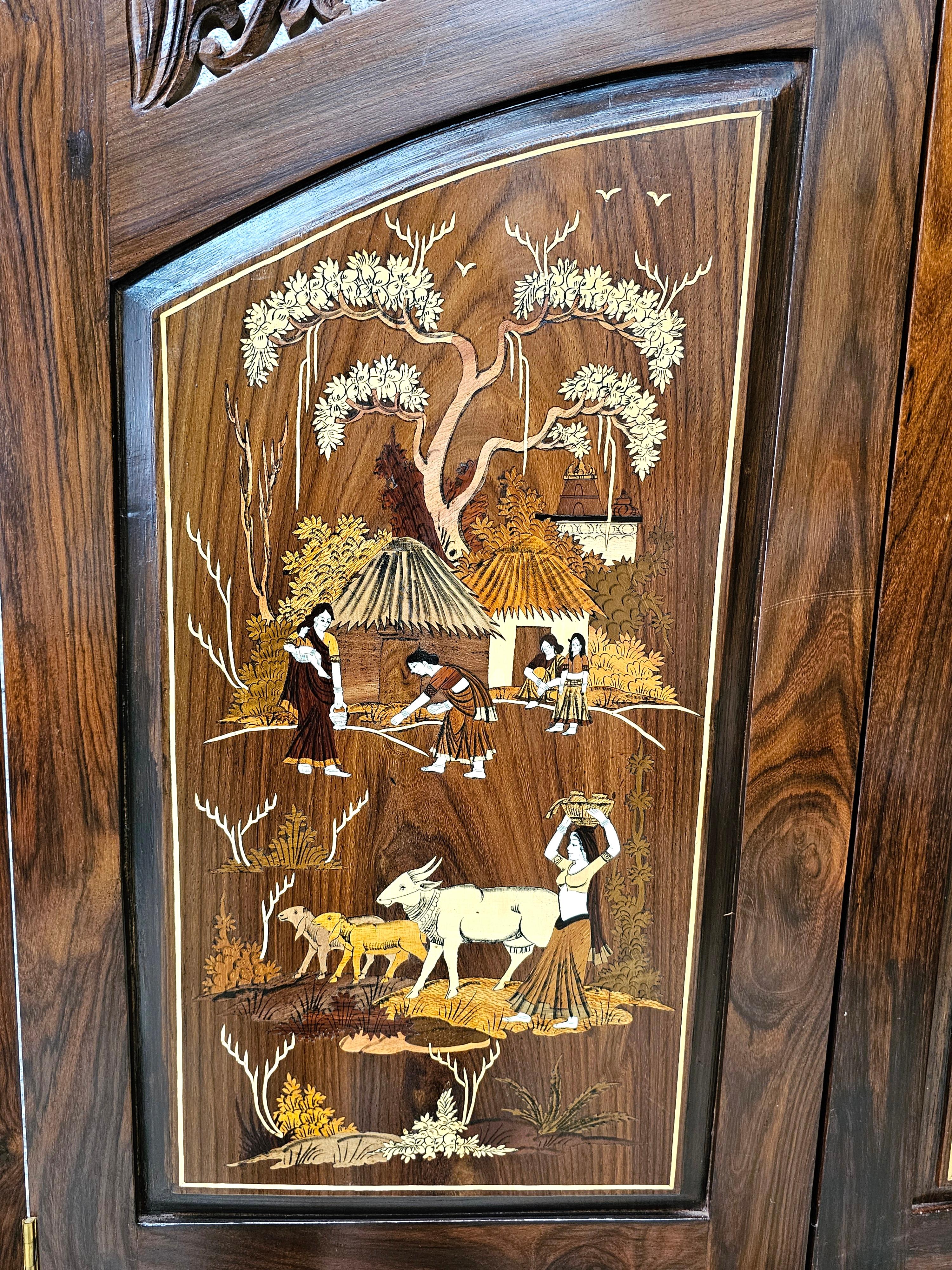 Citronnier Paravent palatial à quatre panneaux sculpté en marqueterie de bois multiples du 20e siècle en vente