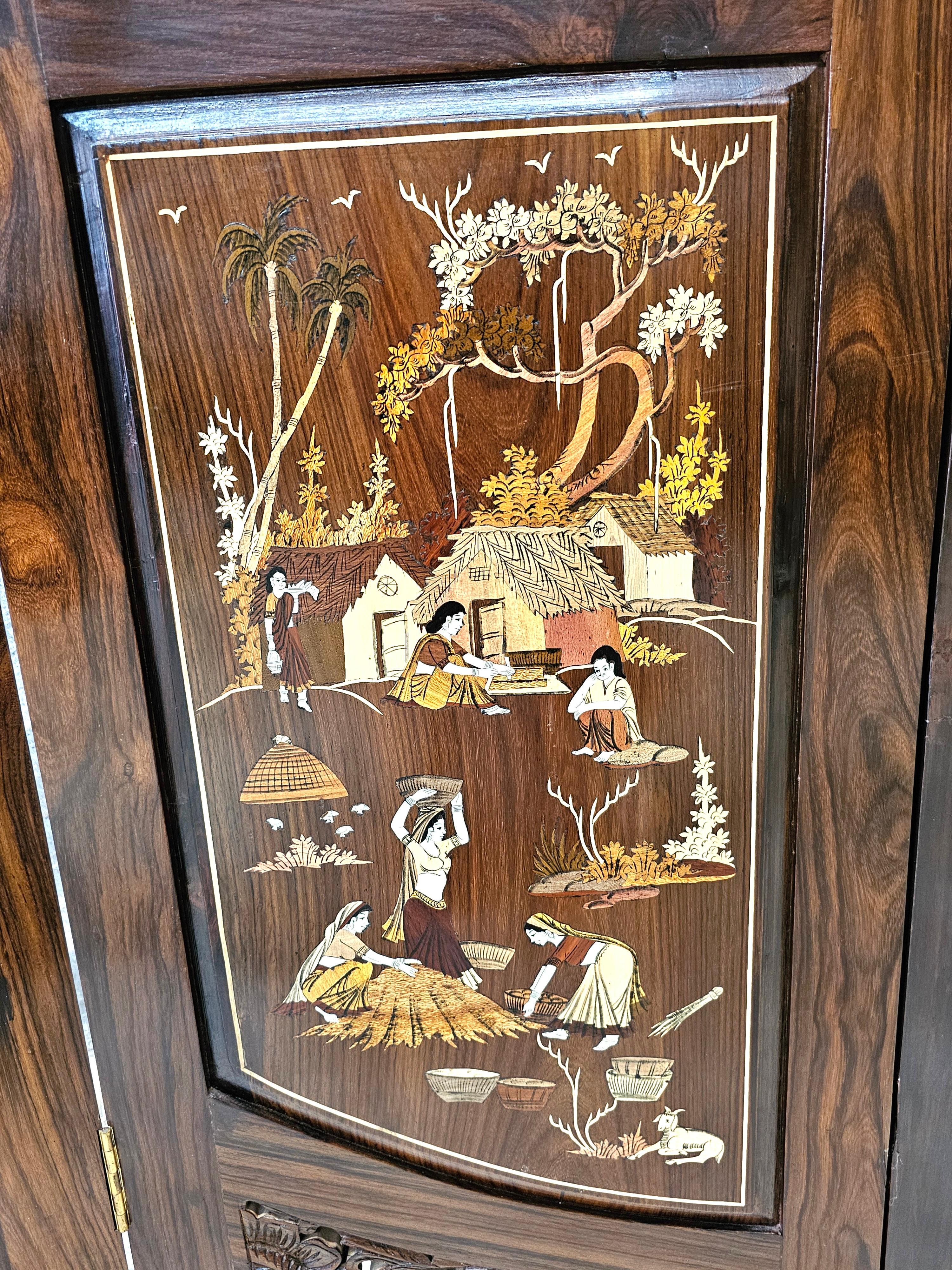 Paravent palatial à quatre panneaux sculpté en marqueterie de bois multiples du 20e siècle en vente 1