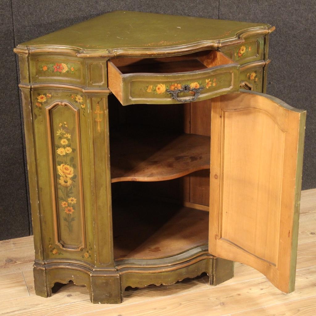 20th Century Carved, Painted and Lacquered Wood Venetian Corner Cupboard, 1930 For Sale 5