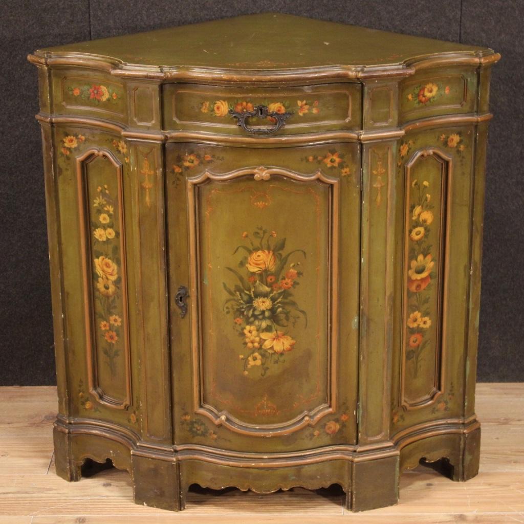 Italian 20th Century Carved, Painted and Lacquered Wood Venetian Corner Cupboard, 1930 For Sale