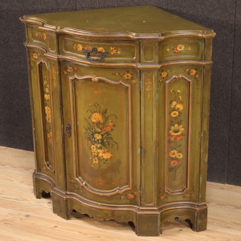 20th Century Carved, Painted and Lacquered Wood Venetian Corner Cupboard, 1930 For Sale 1