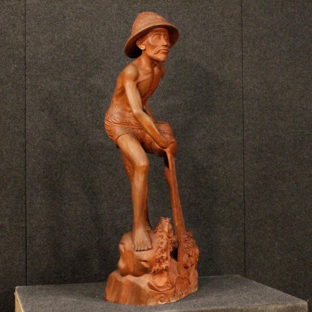 20th Century Carved Red Wood Oriental Object Sculpture Fisherman Statue, 1960s In Good Condition For Sale In Vicoforte, Piedmont