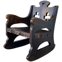 Fauteuils à bascule espagnols en noyer sculpté du 20ème siècle avec aces de club