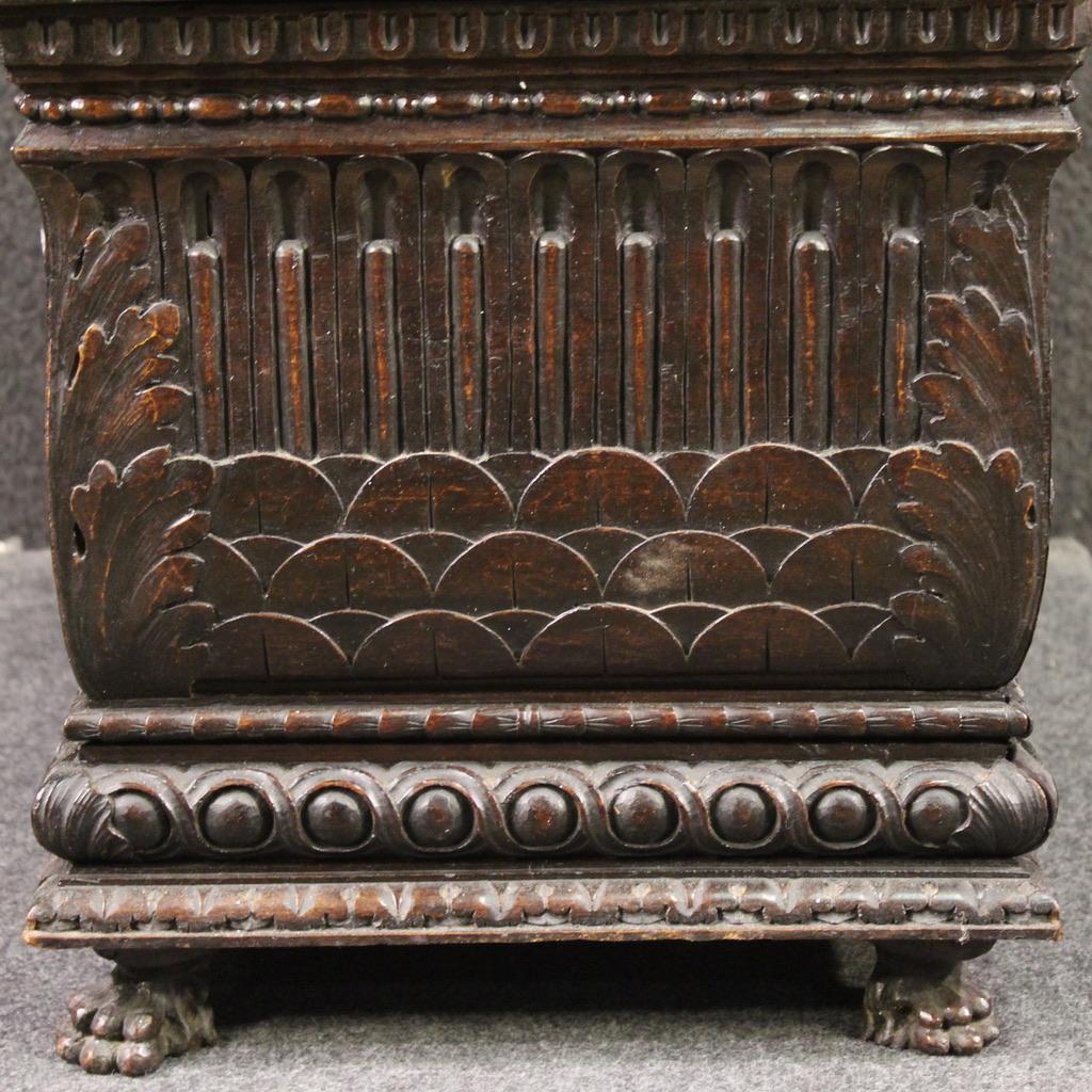 20th Century Carved Wood Italian Small Trunk, 1920 in vendita 6