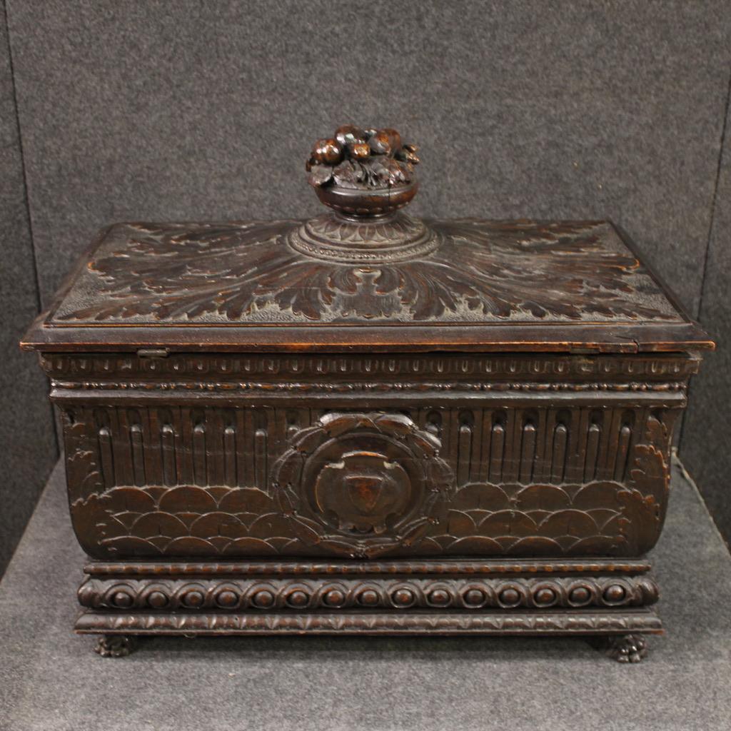 20th Century Carved Wood Italian Small Trunk, 1920 in vendita 7