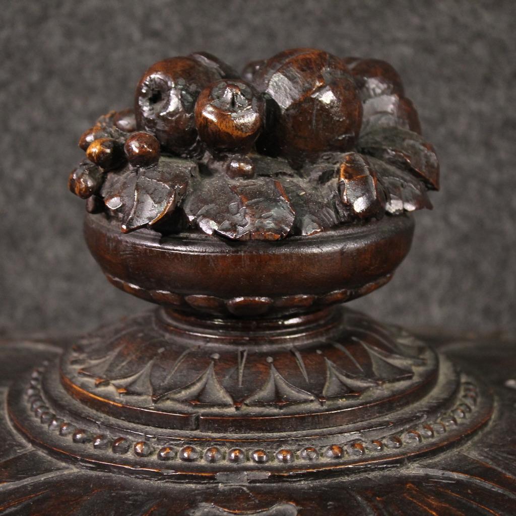 20th Century Carved Wood Italian Small Trunk, 1920 in vendita 3