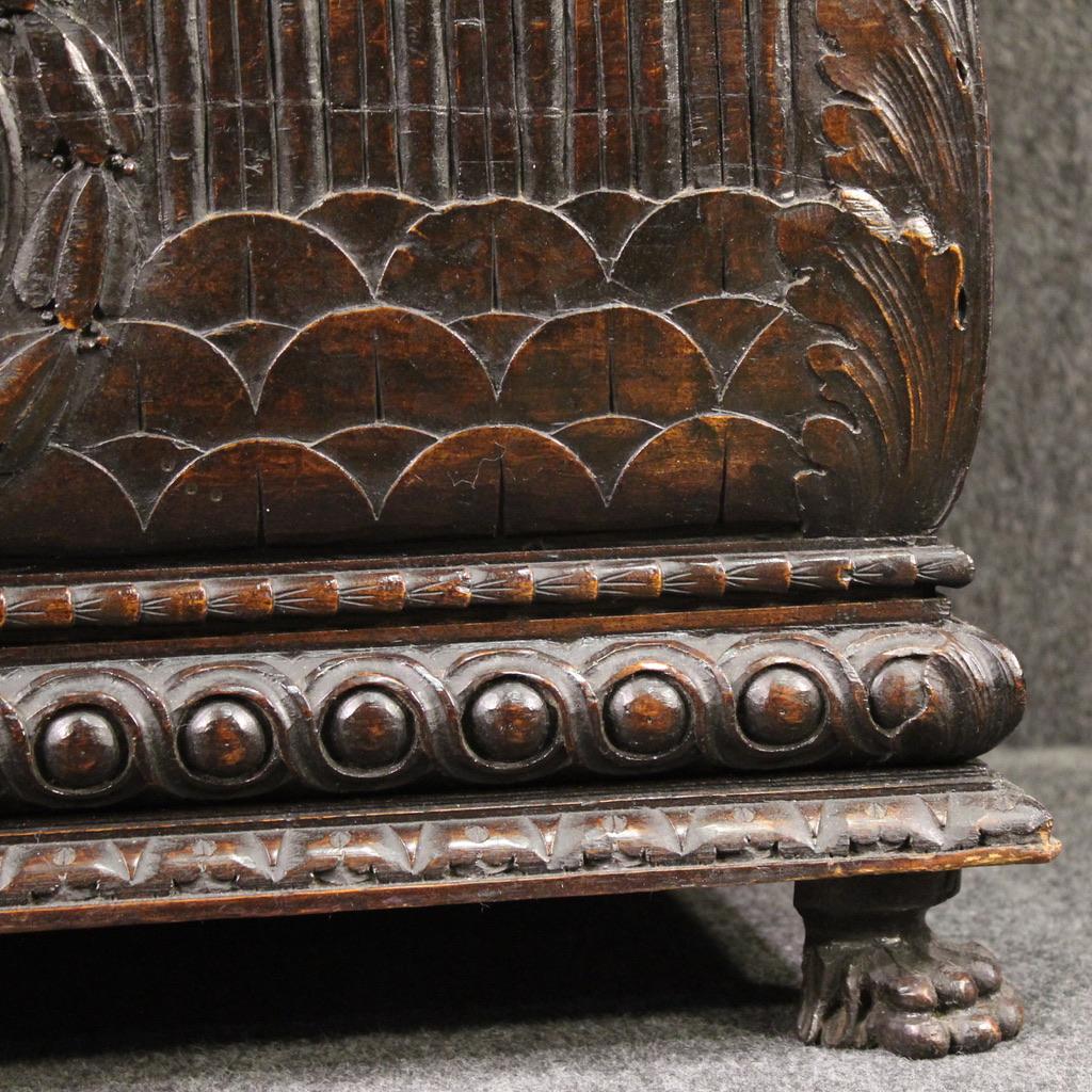 20th Century Carved Wood Italian Small Trunk, 1920 in vendita 4