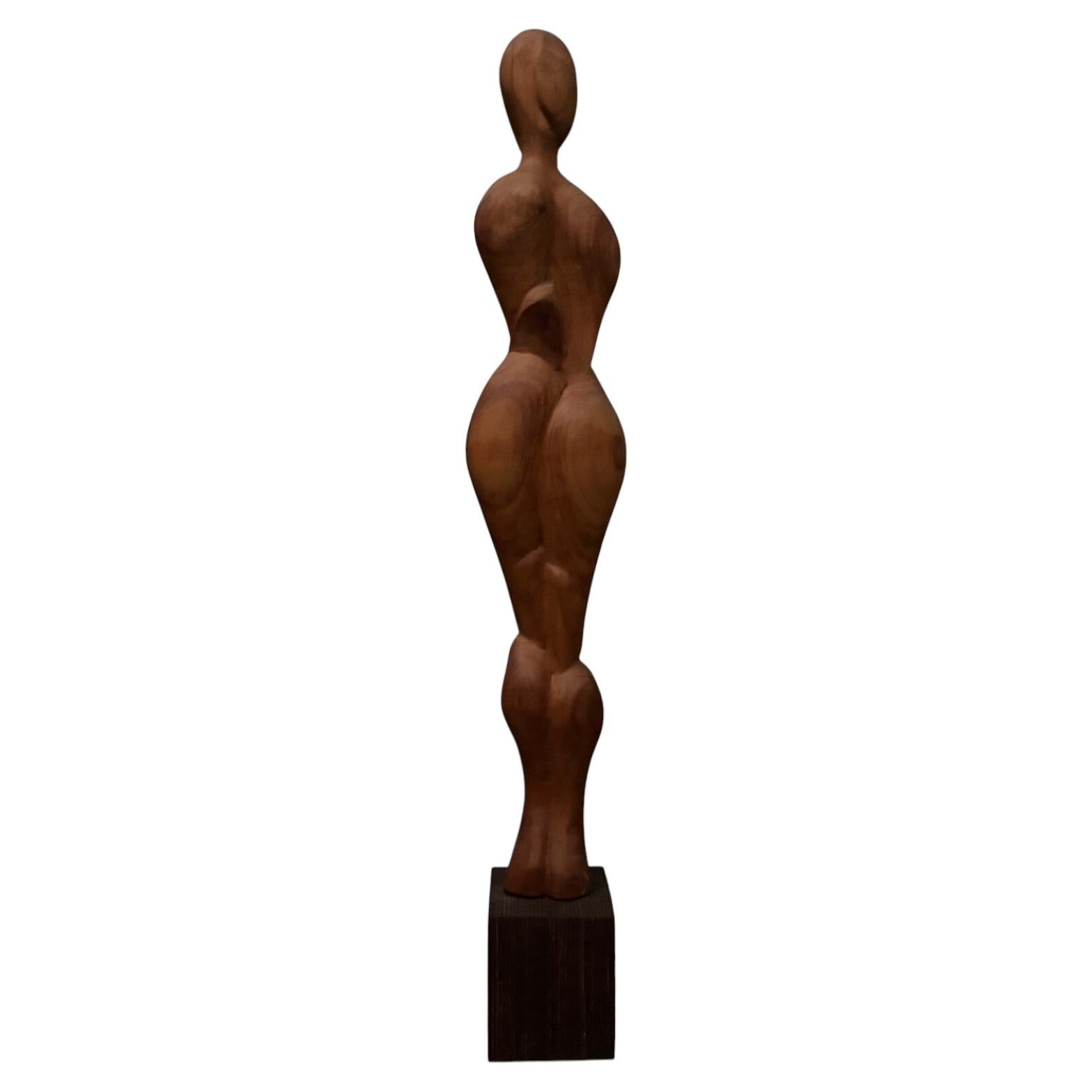 Escultura monocroma de madera tallada del siglo XX de una mujer por Calin Hentea