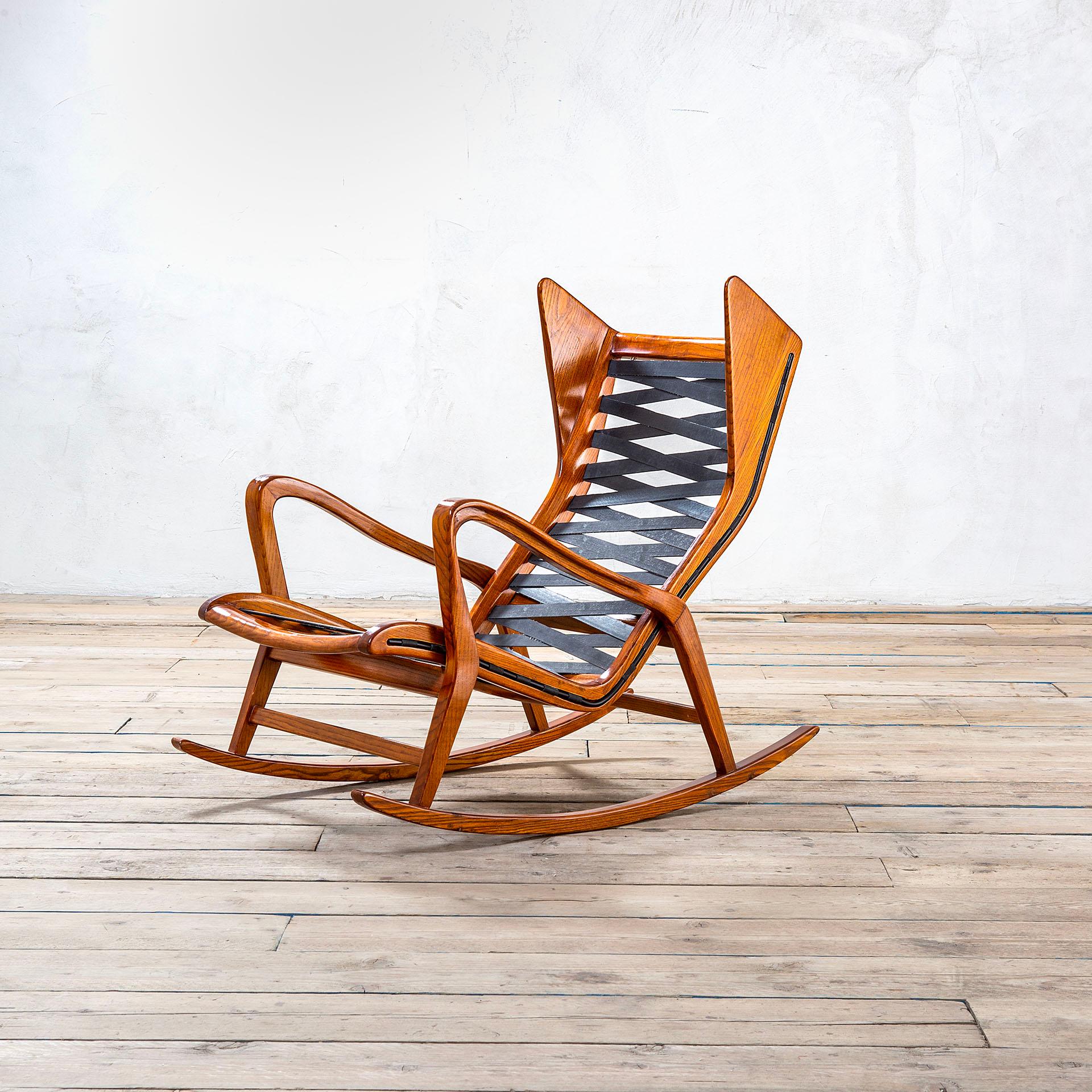 Italian 20th Century Cassina Rocking Chair mod. 572 in Wood and Fabric, 1950s For Sale