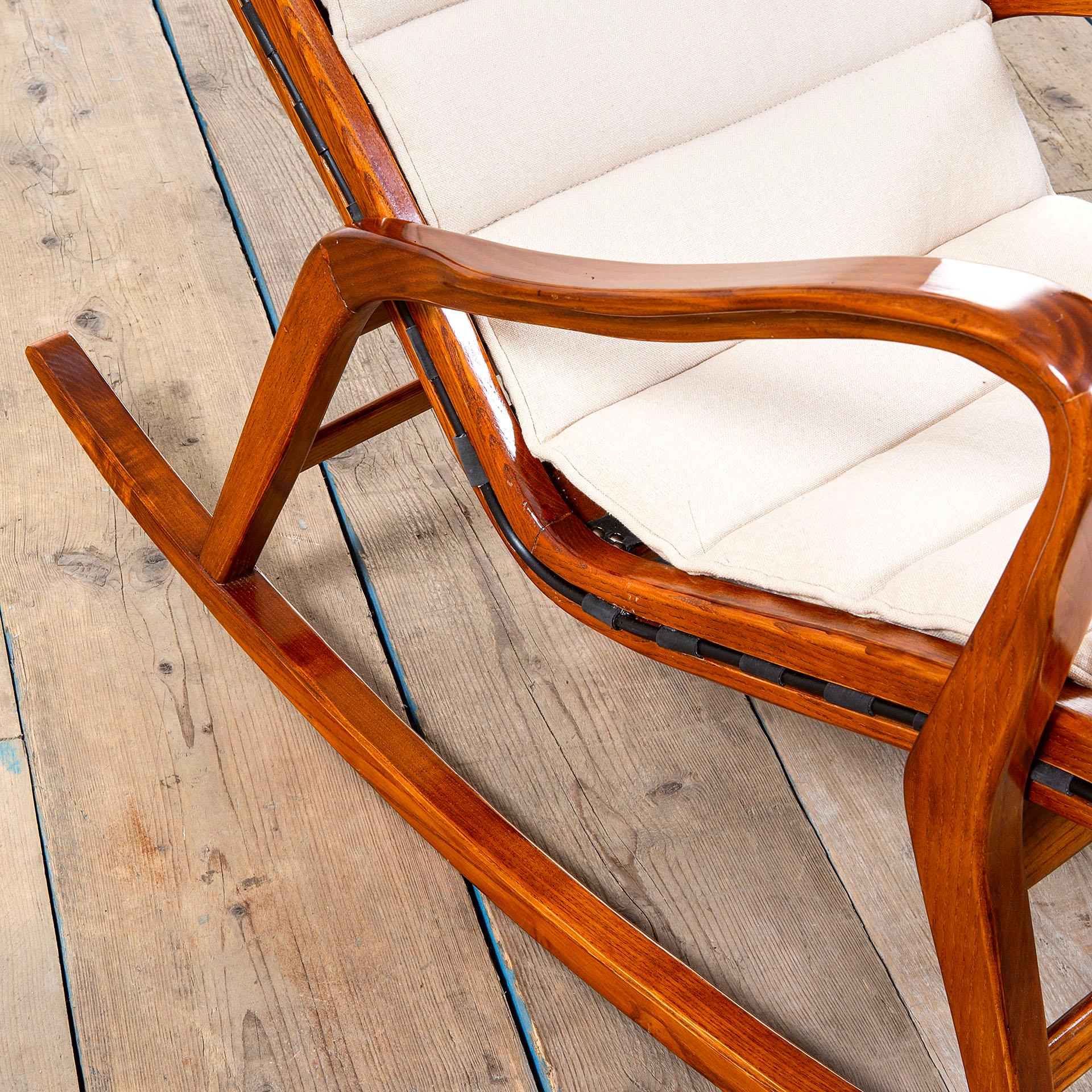 Mid-20th Century 20th Century Cassina Rocking Chair mod. 572 in Wood and Fabric, 1950s For Sale