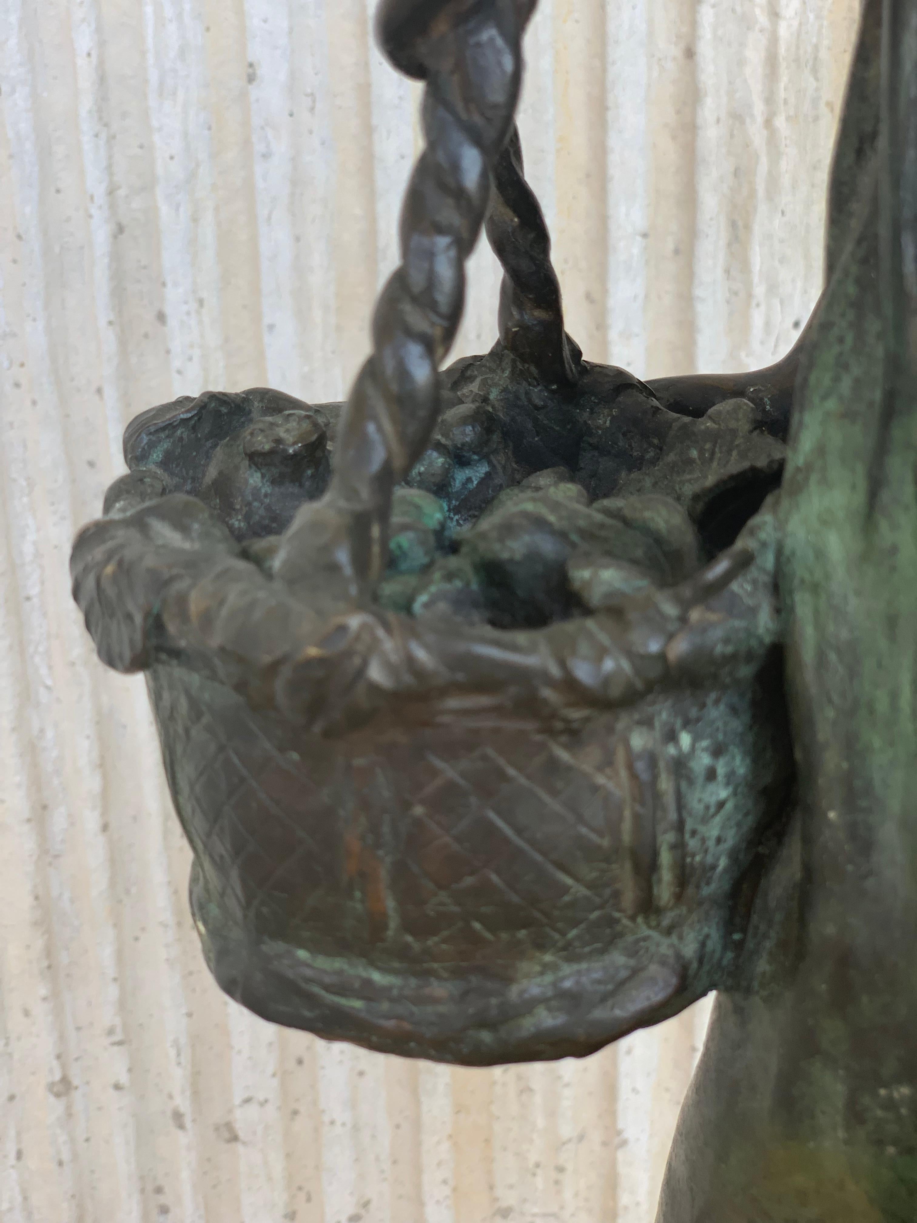 Gegossene Bronzestatue einer Nymphe aus dem 20. Jahrhundert, signiert von Ferdinando de Luca, Italien im Angebot 5