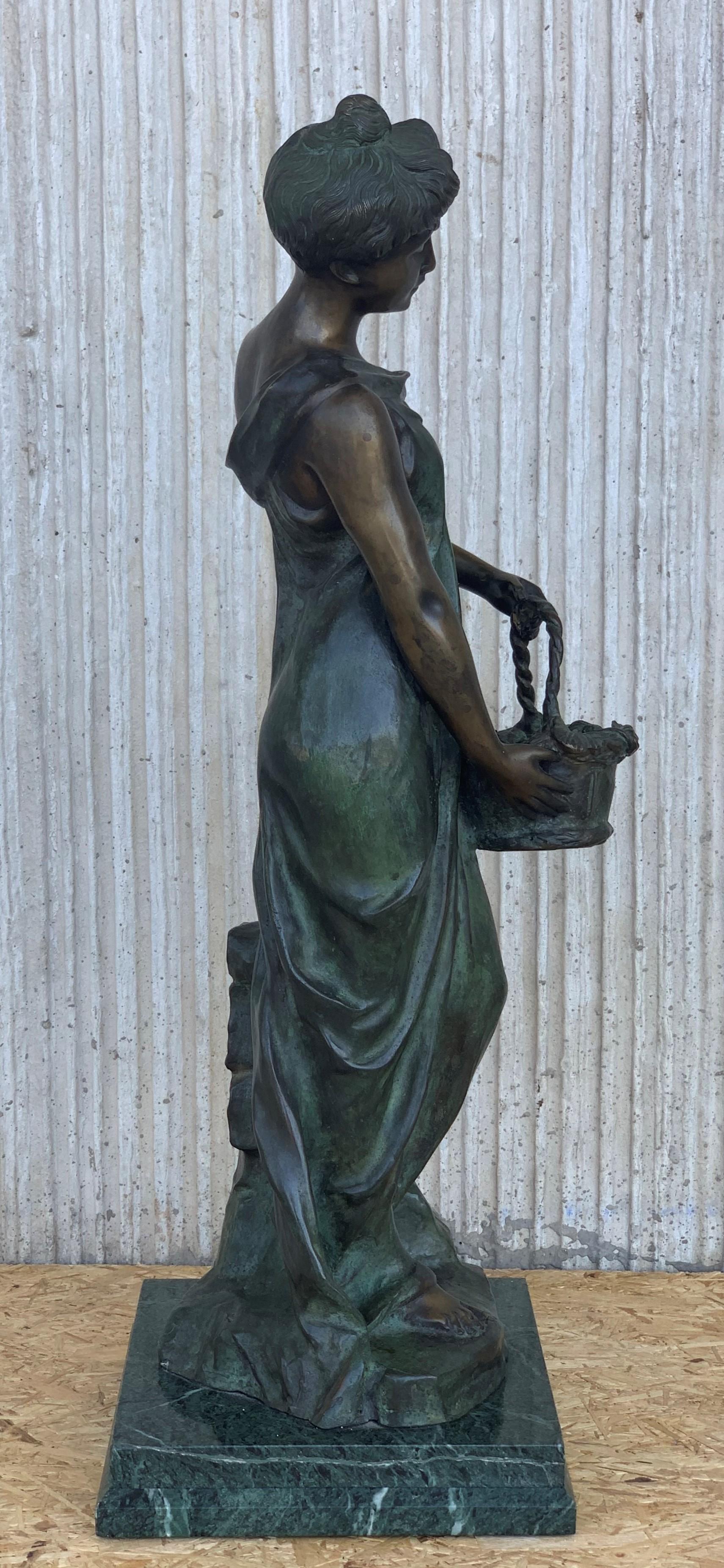 Gegossene Bronzestatue einer Nymphe aus dem 20. Jahrhundert, signiert von Ferdinando de Luca, Italien (Art nouveau) im Angebot