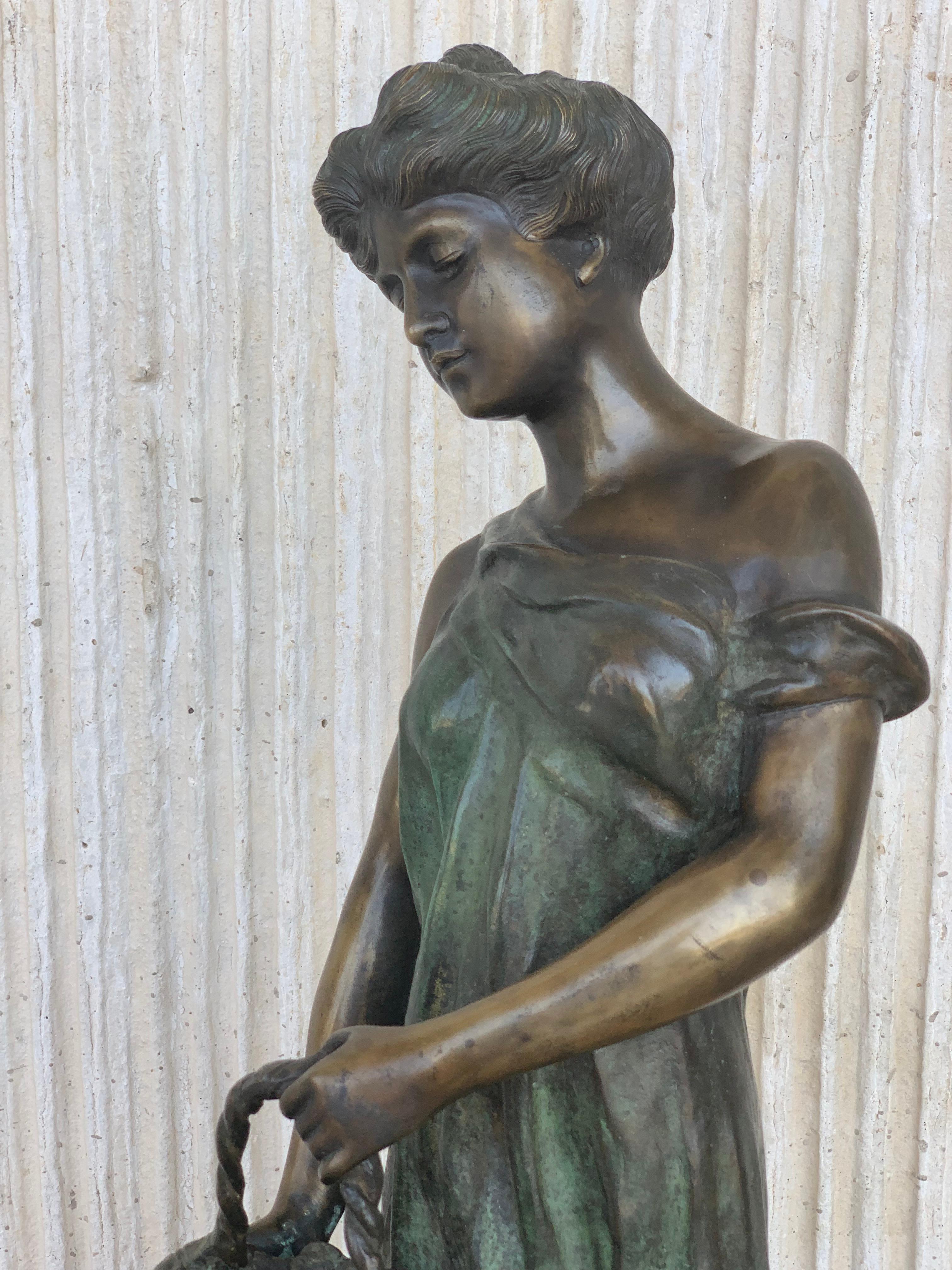 Gegossene Bronzestatue einer Nymphe aus dem 20. Jahrhundert, signiert von Ferdinando de Luca, Italien (Europäisch) im Angebot