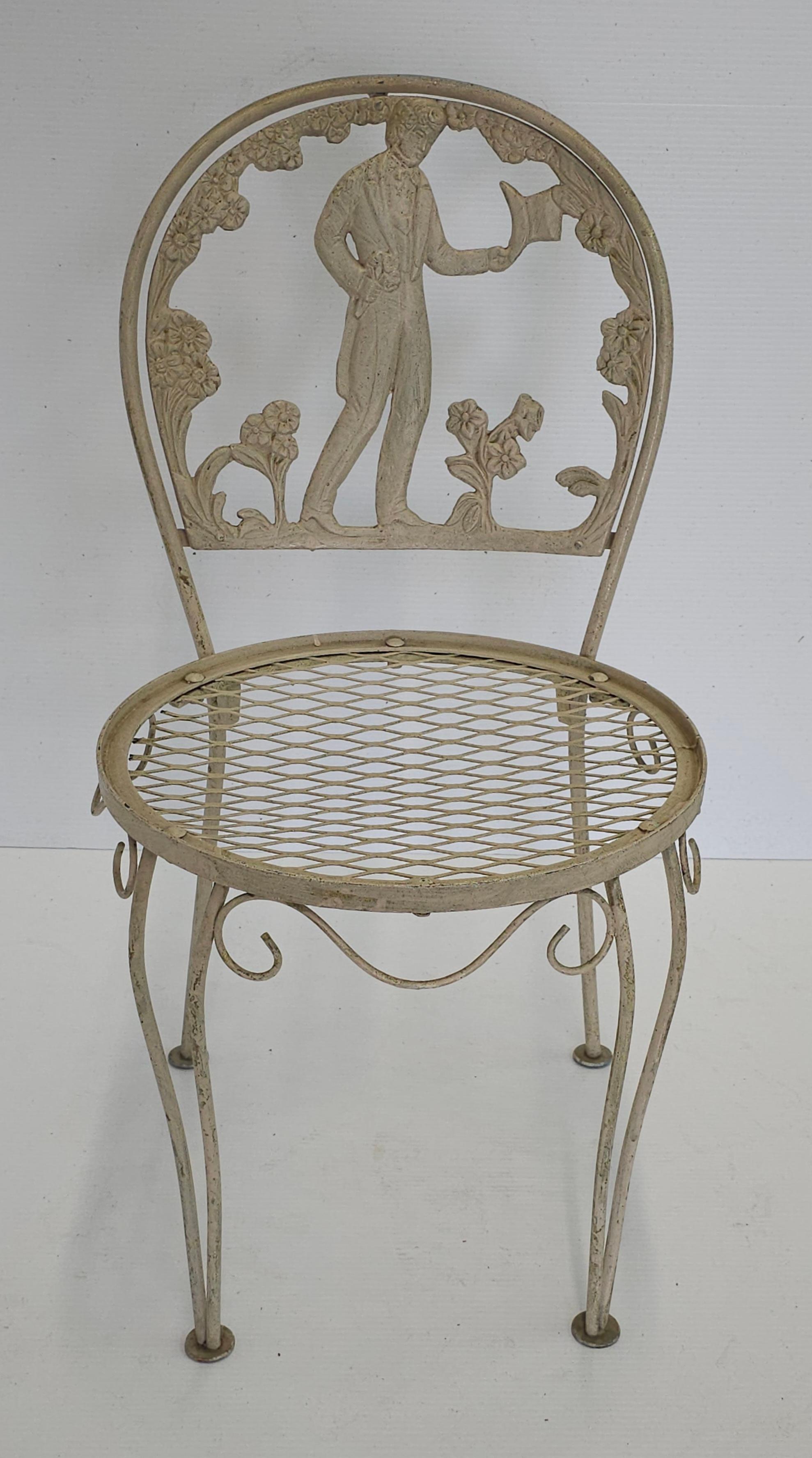 Silla de jardín con respaldo figurado de hierro fundido del siglo XX Otro en venta