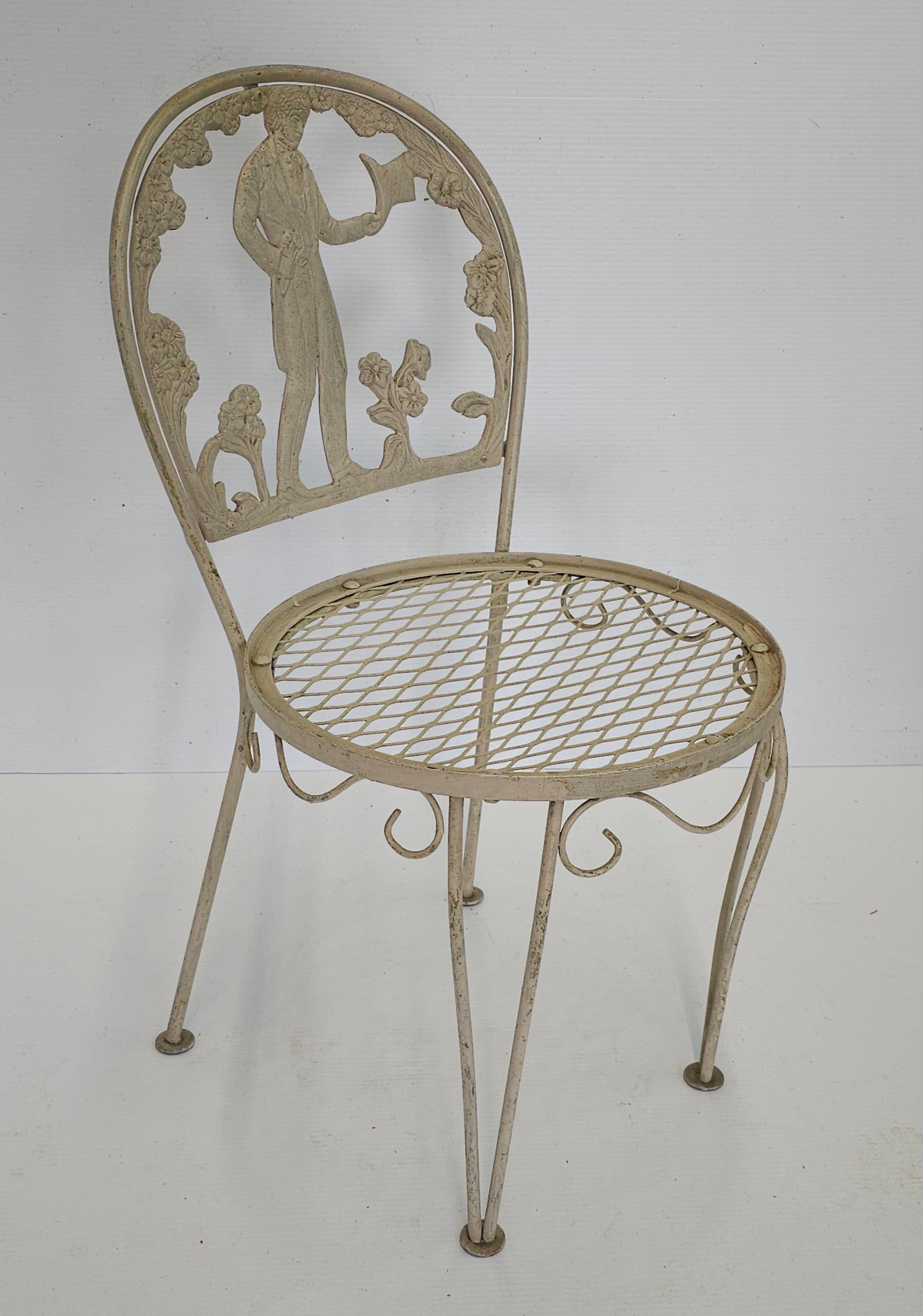 Silla de jardín con respaldo figurado de hierro fundido del siglo XX Patinado en venta