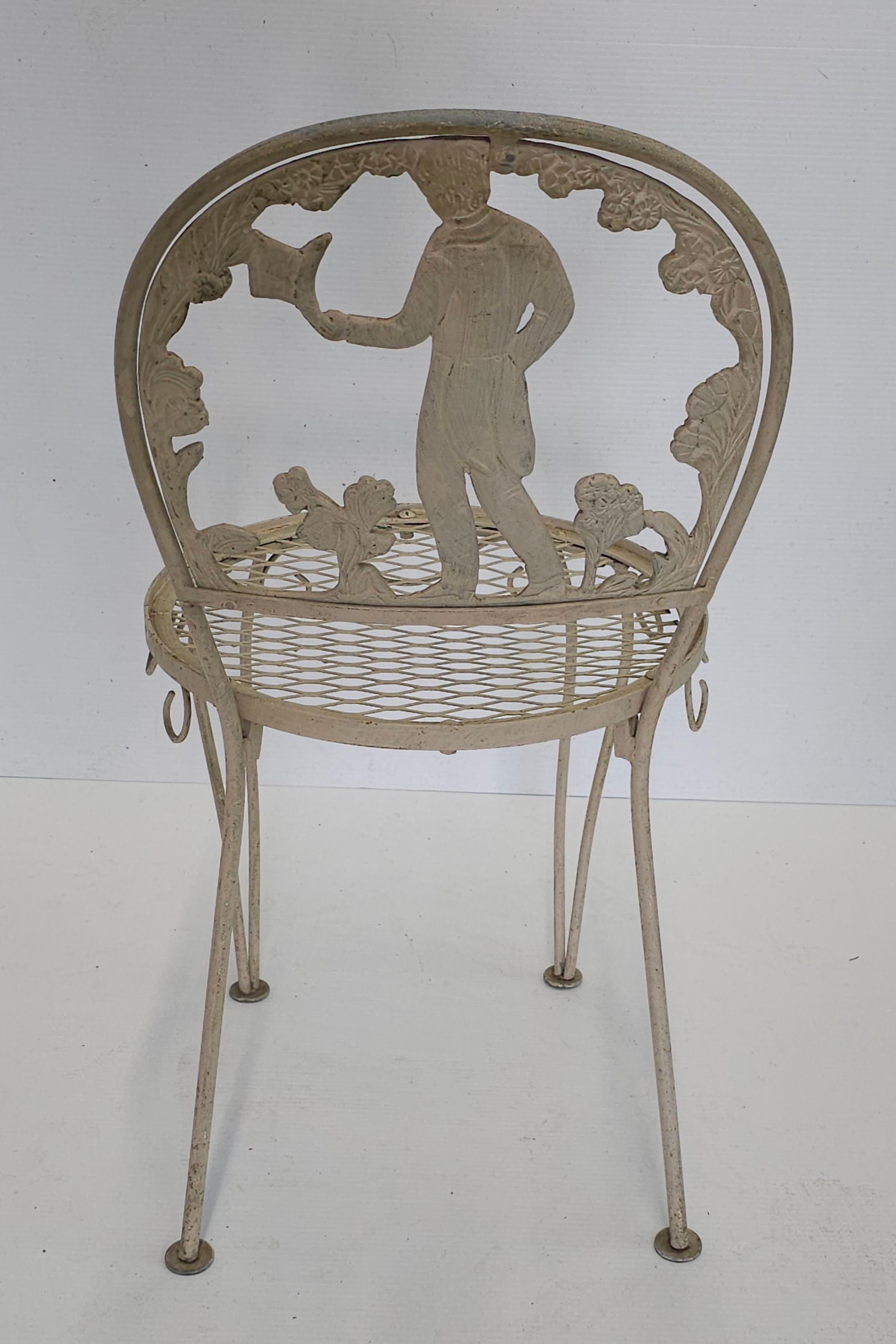 Silla de jardín con respaldo figurado de hierro fundido del siglo XX en venta 1
